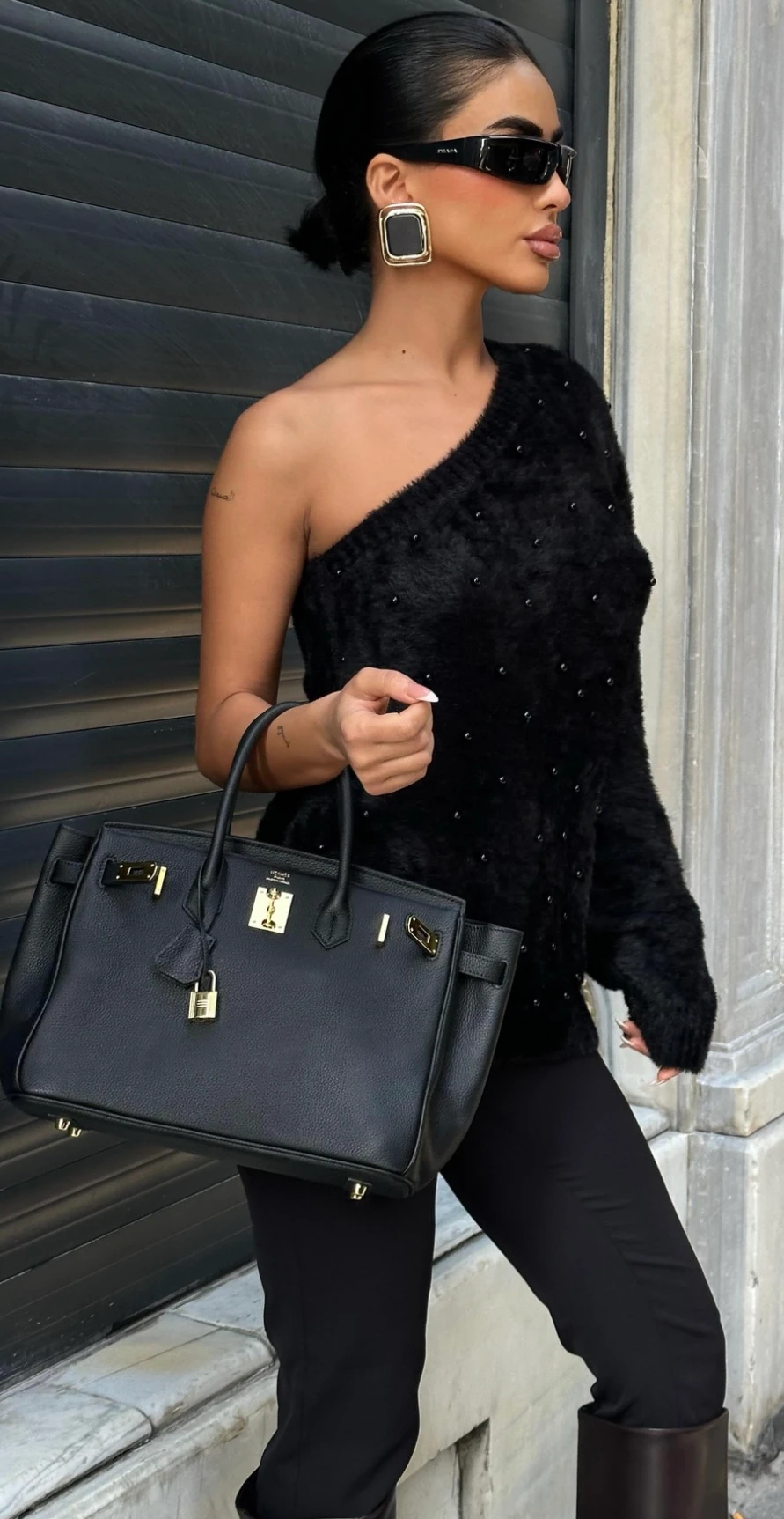 Tek Kol İncili Yumoş Kazak - siyah