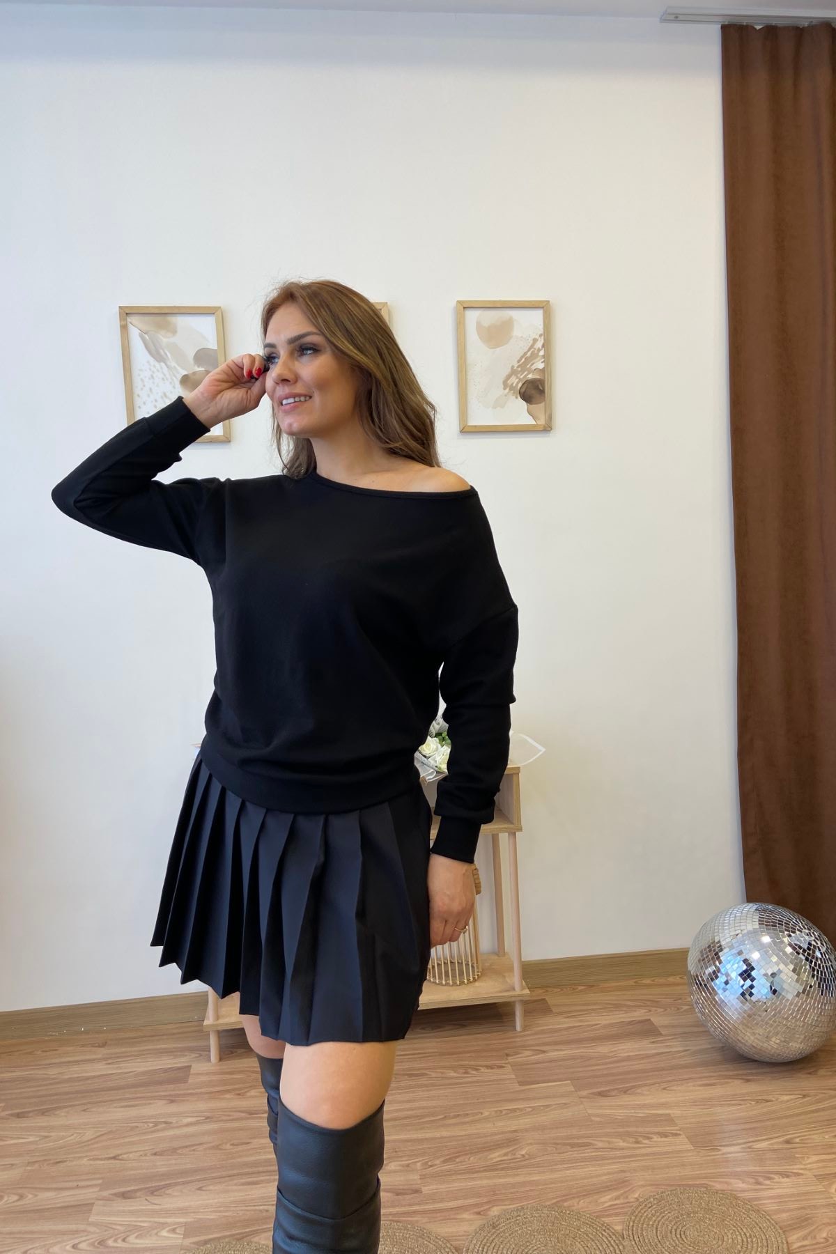 Kayık Yaka Siyah Basic Bluz
