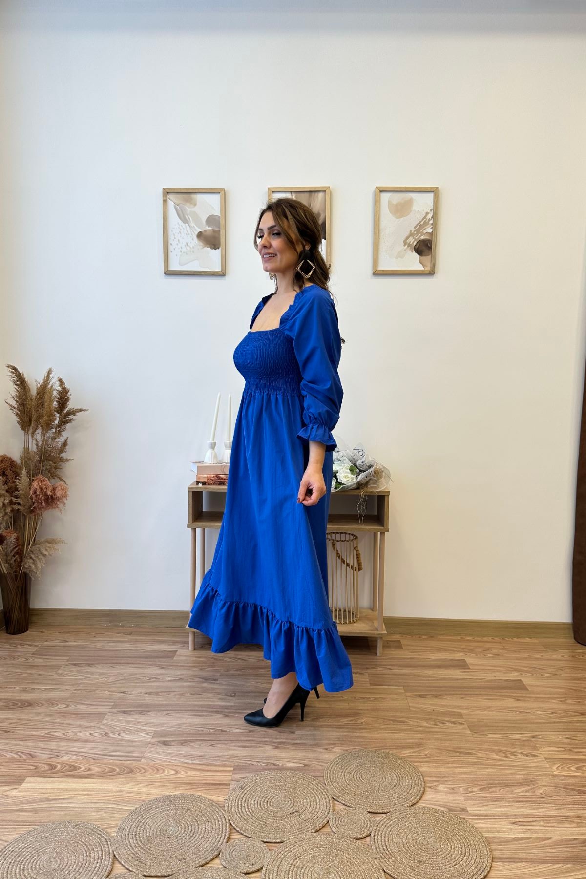 Gipe Detaylı Fırfırlı Uzun Elbise