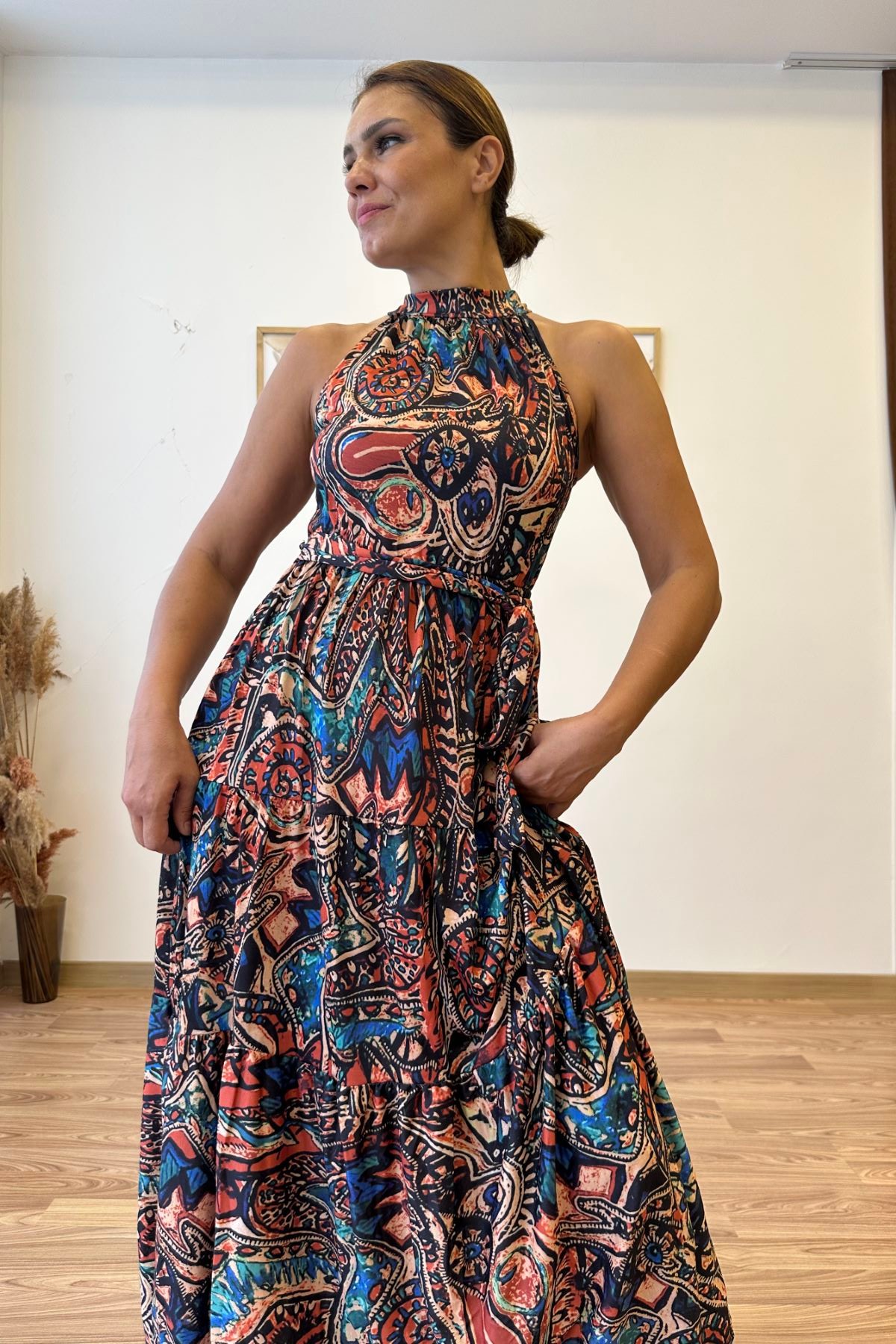 Halter Yaka Beli Lastikli Desenli Elbise