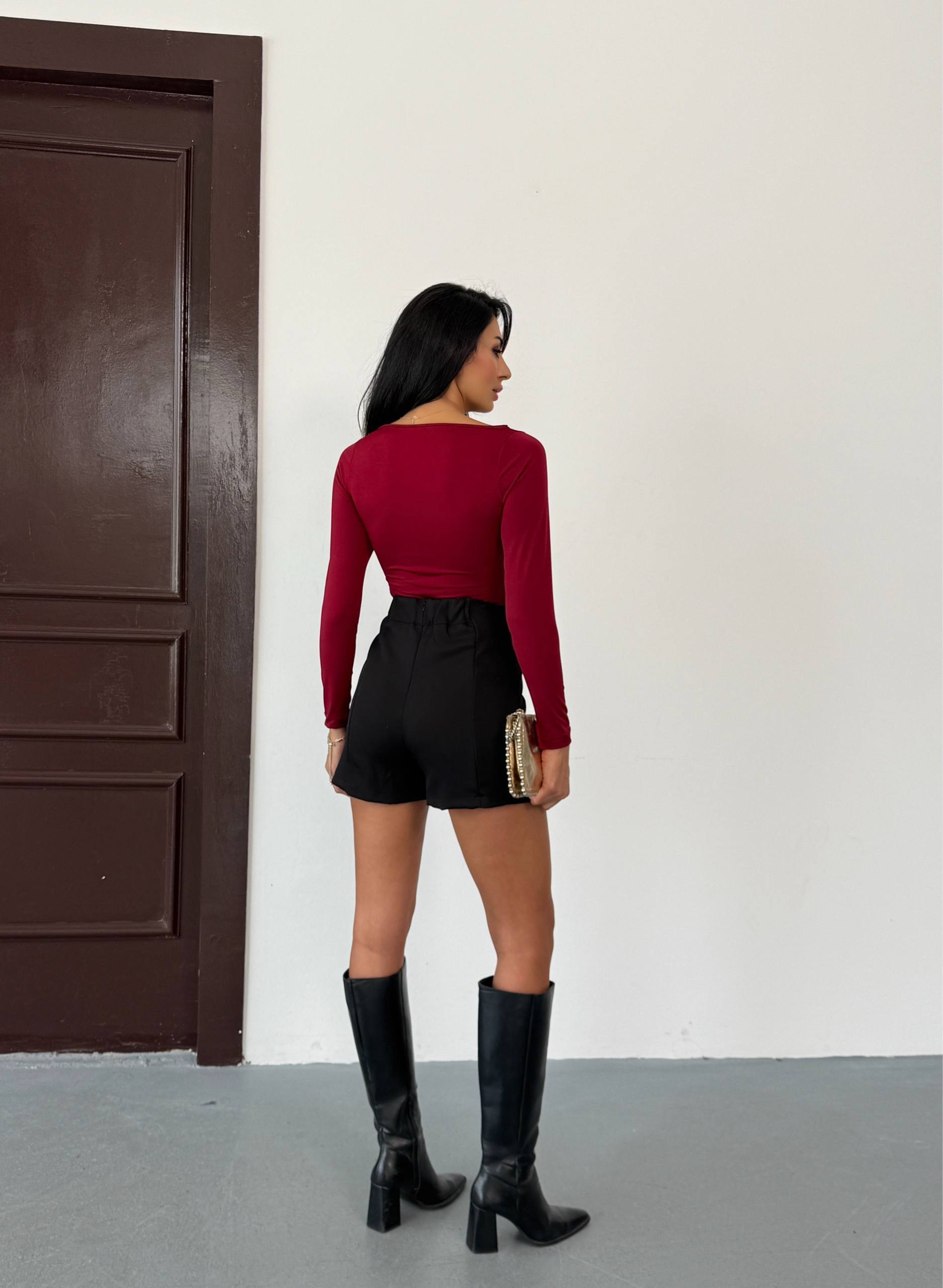 Göğüs Pencereli Ve Tokalı Sandy Bluz