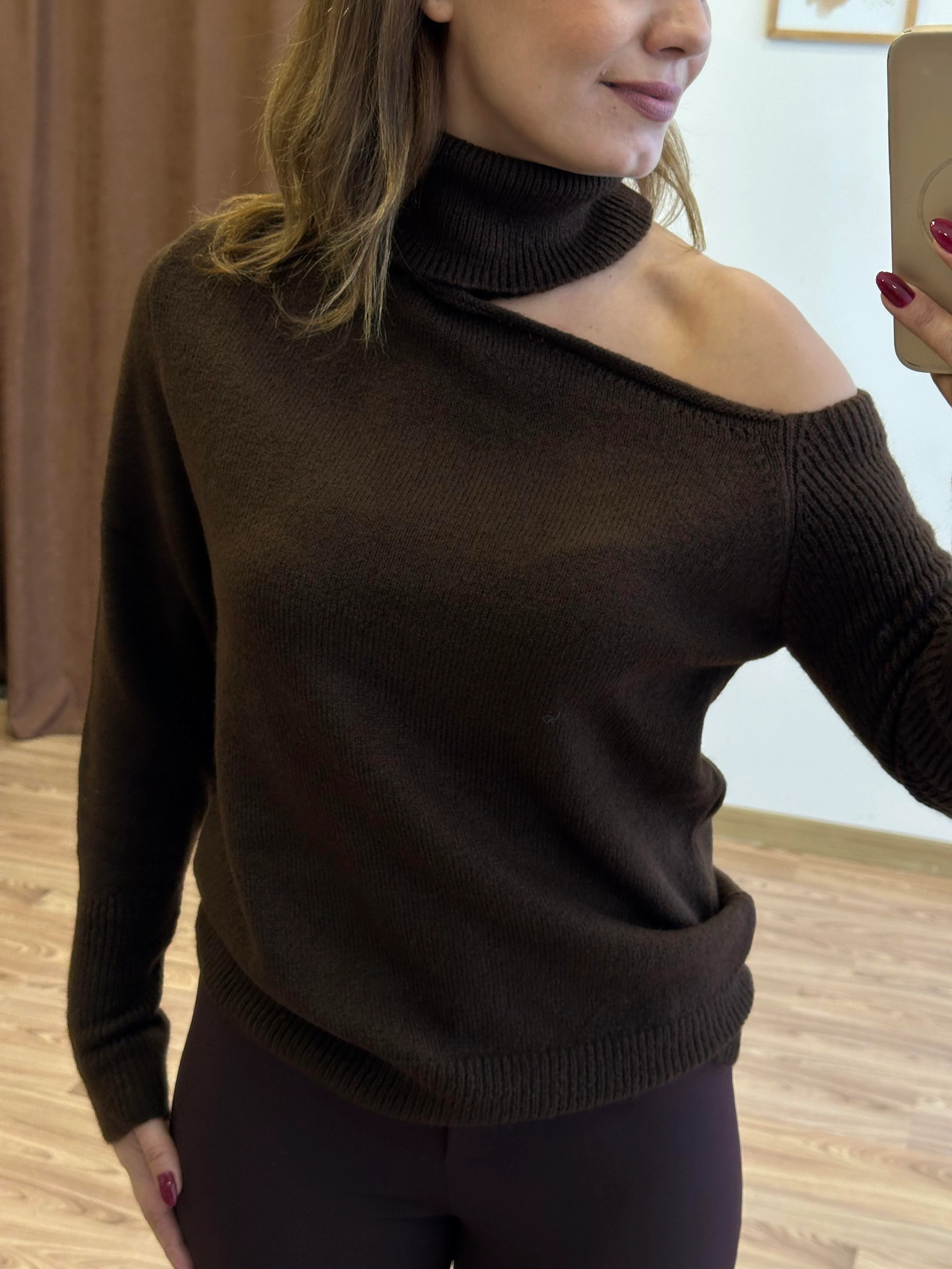 Kahverengi Boğazlı Dekolteli Kazak