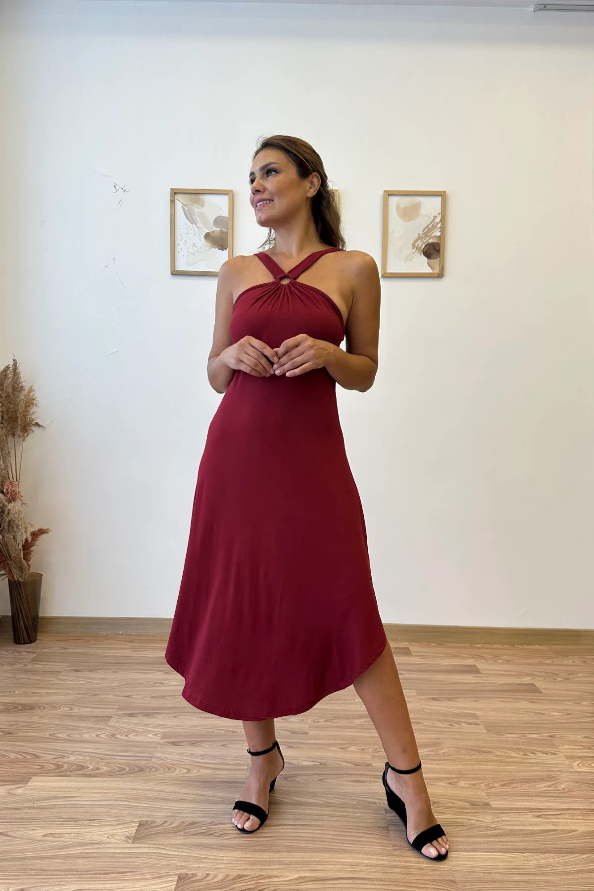 Çapraz Askılı Halka Detaylı Asimetrik Elbise