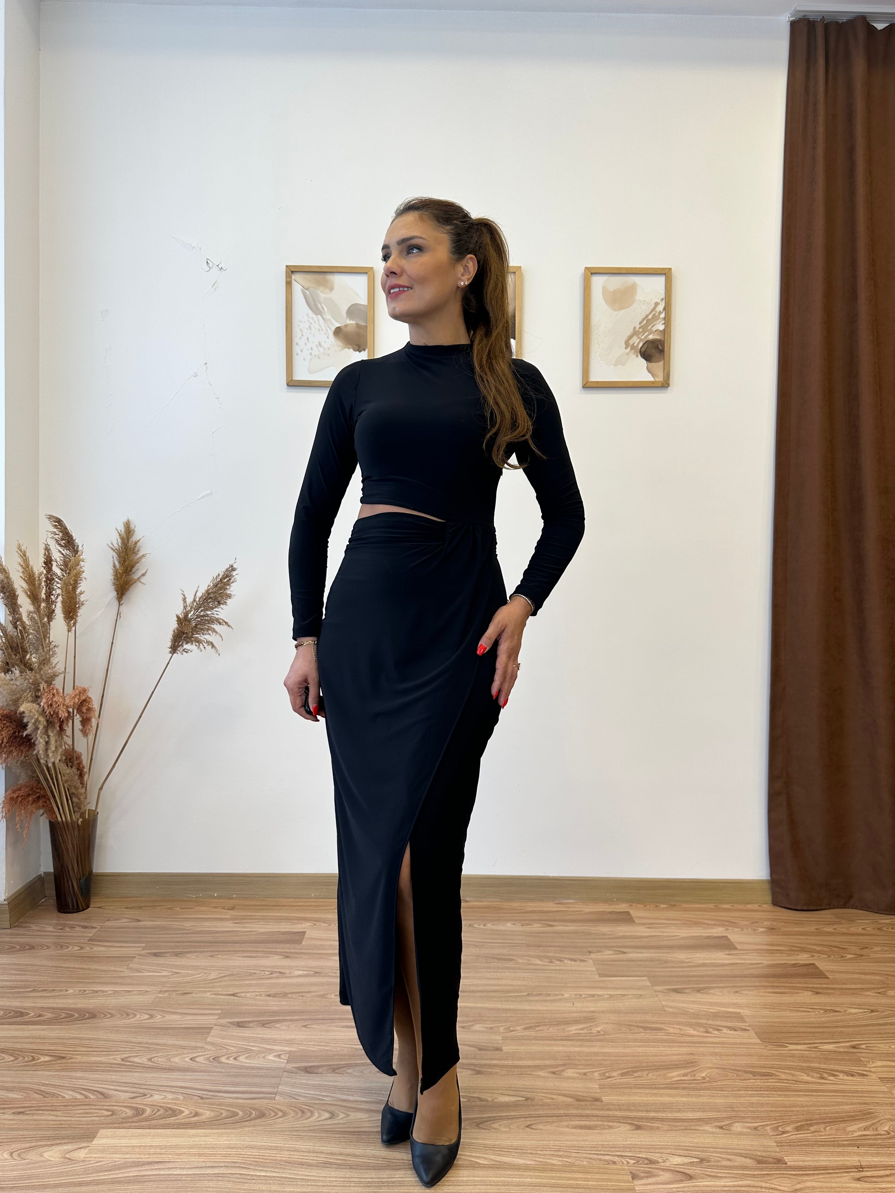 Bel Dekolteli Yırtmaçlı Uzun Elbise
