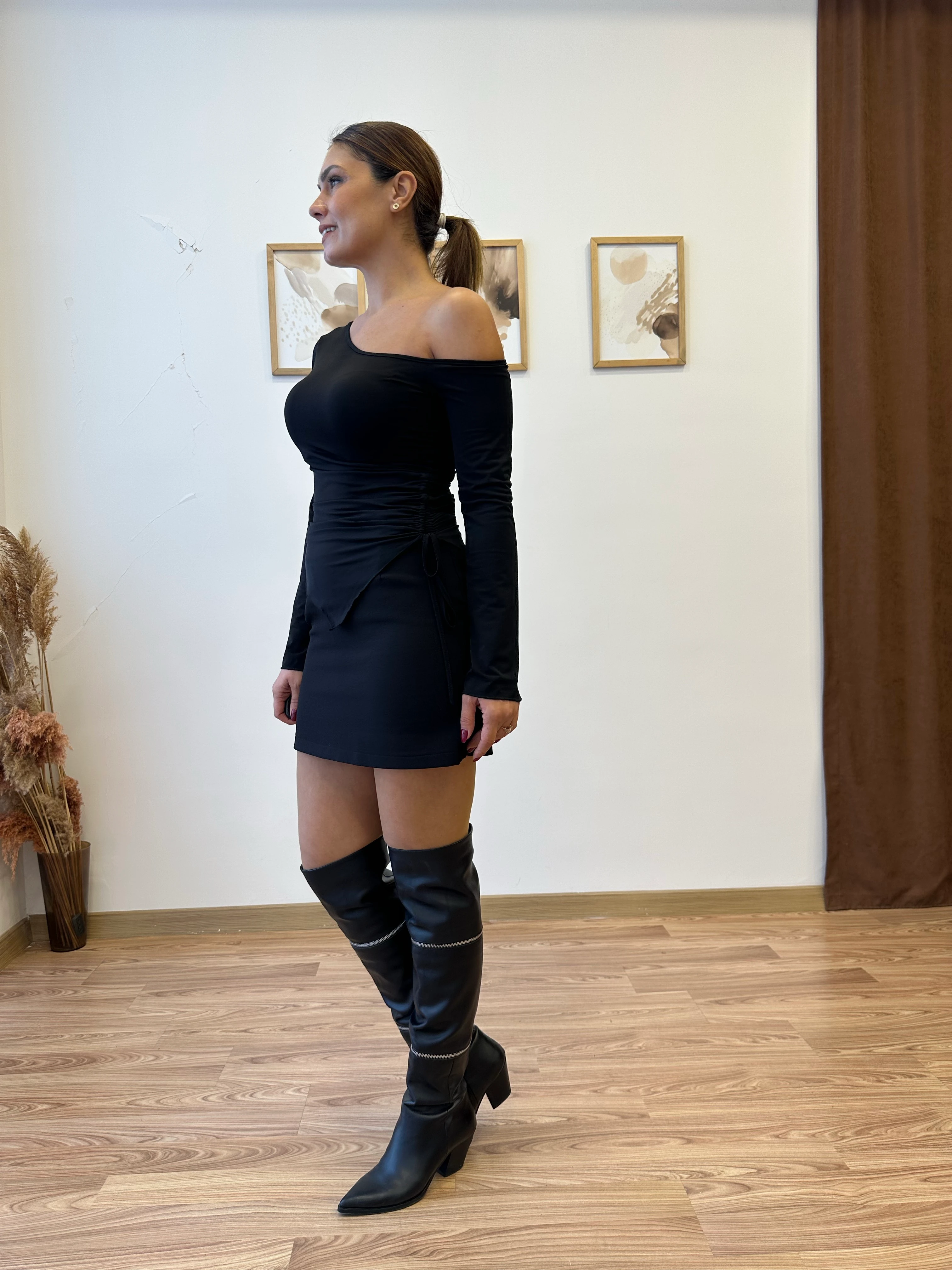 Yan Büzgülü Omzu Düşük Bluz