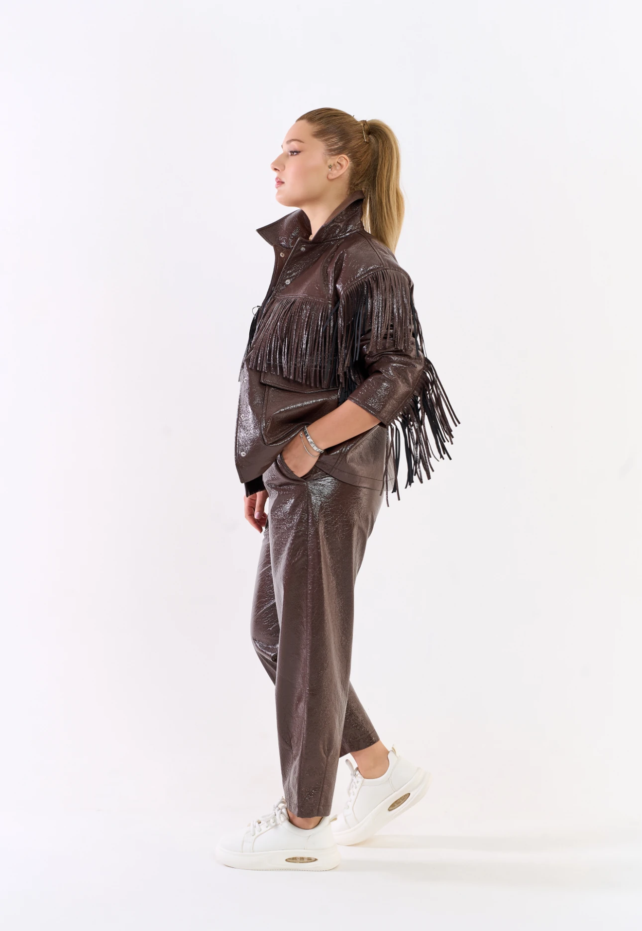 PüsküL Detaylı Rugan Takım-Kahve