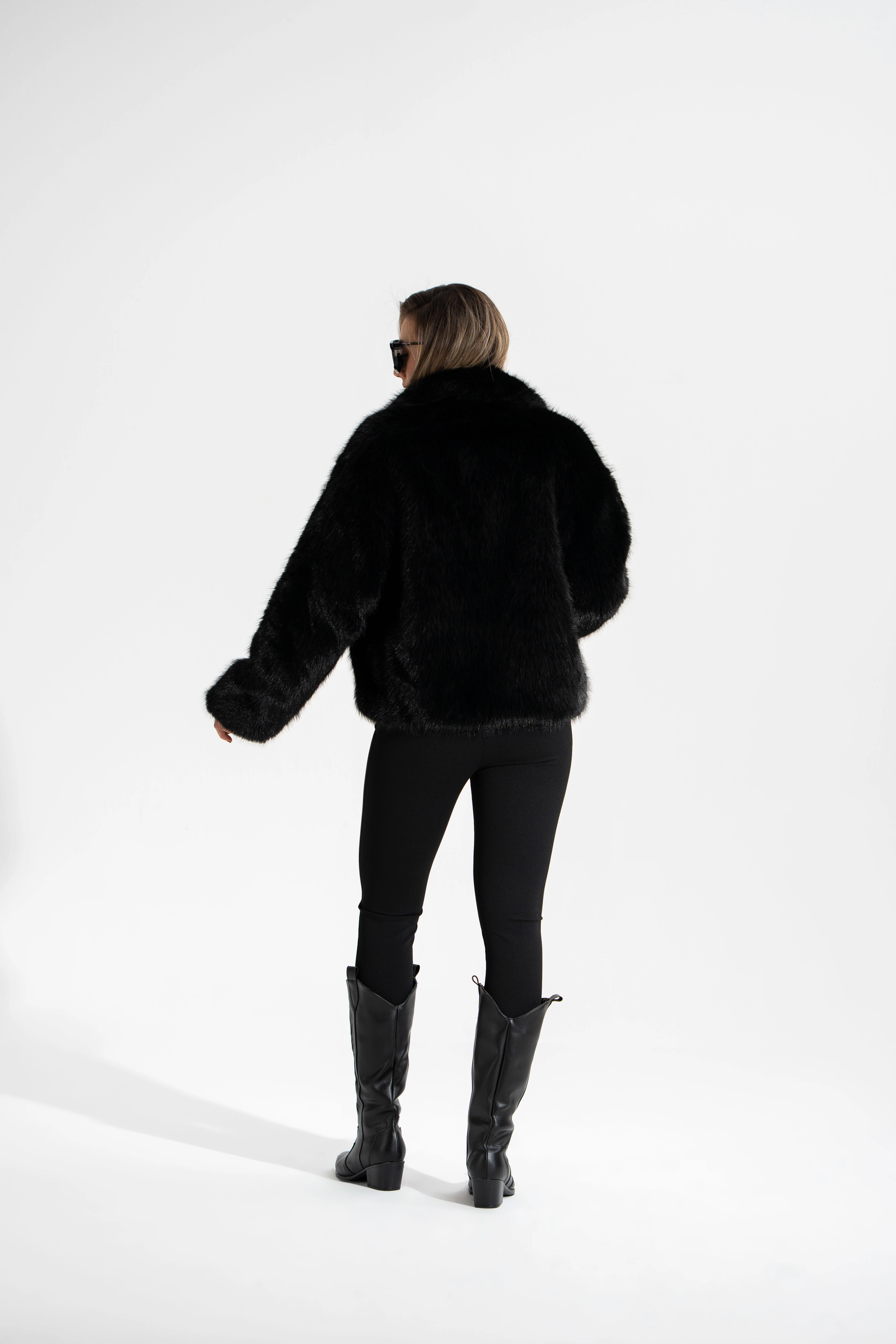 Geniş Yakalı ,Premium Kalite,Yapay Kürk-Siyah