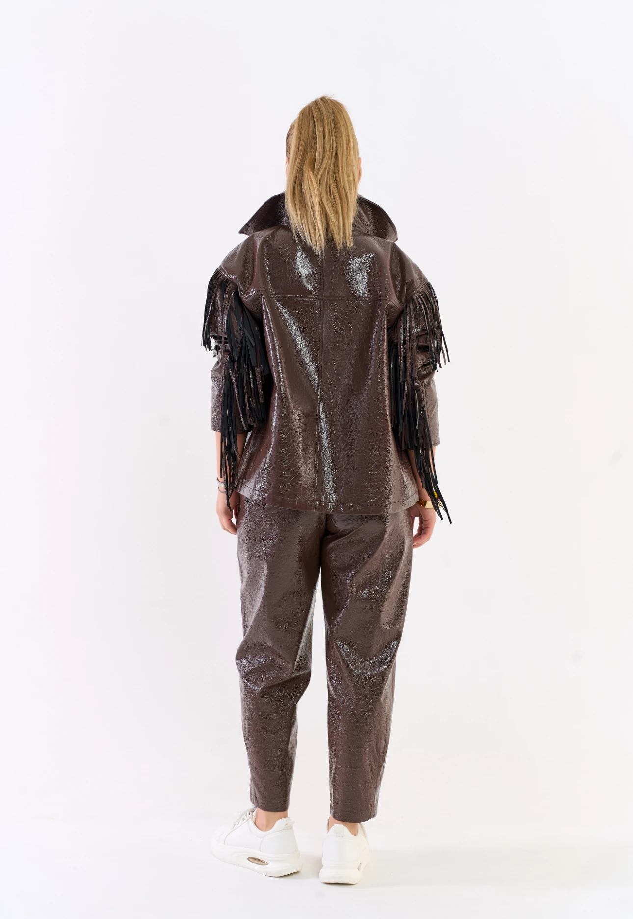 PüsküL Detaylı Rugan Takım-Kahve