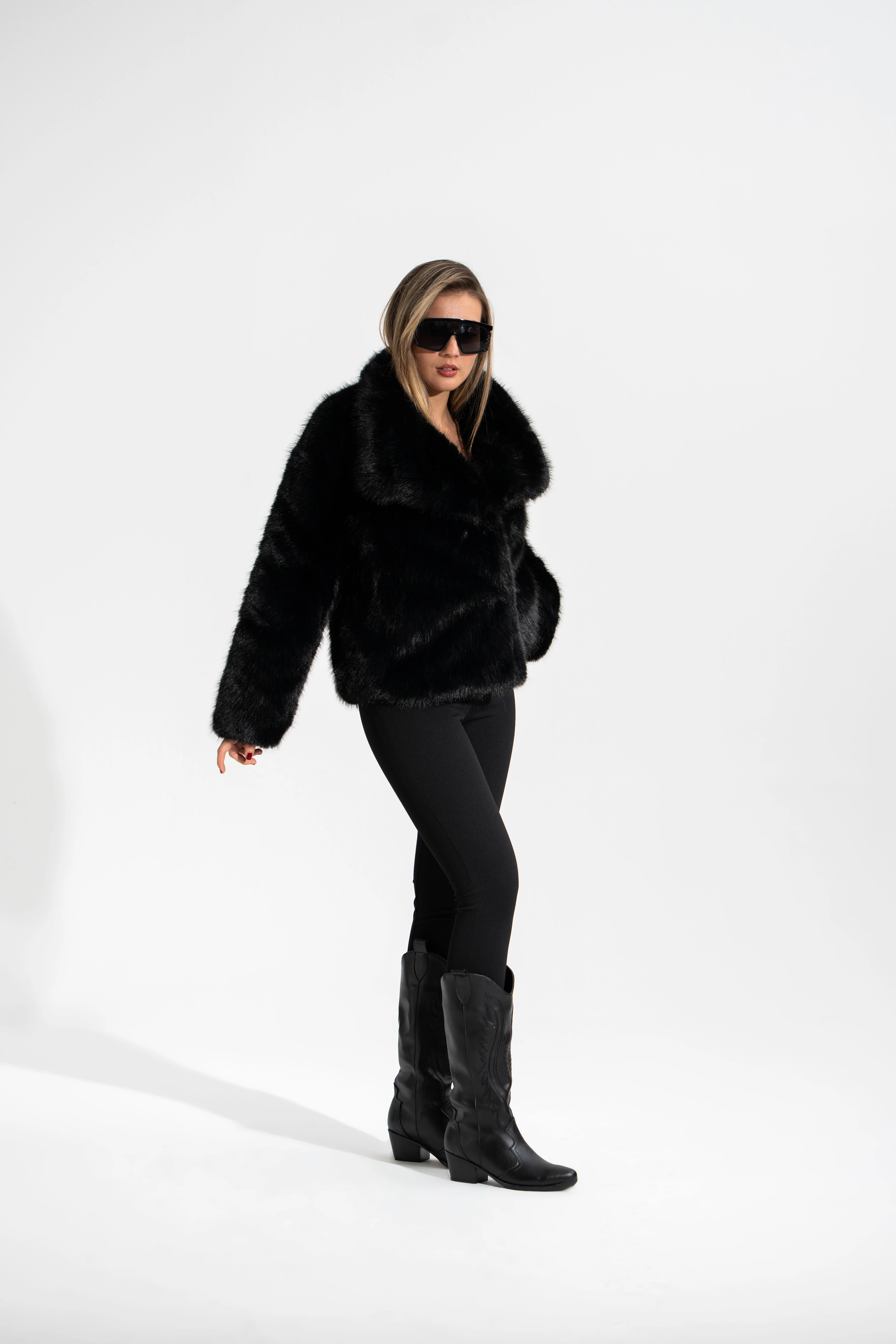 Geniş Yakalı ,Premium Kalite,Yapay Kürk-Siyah