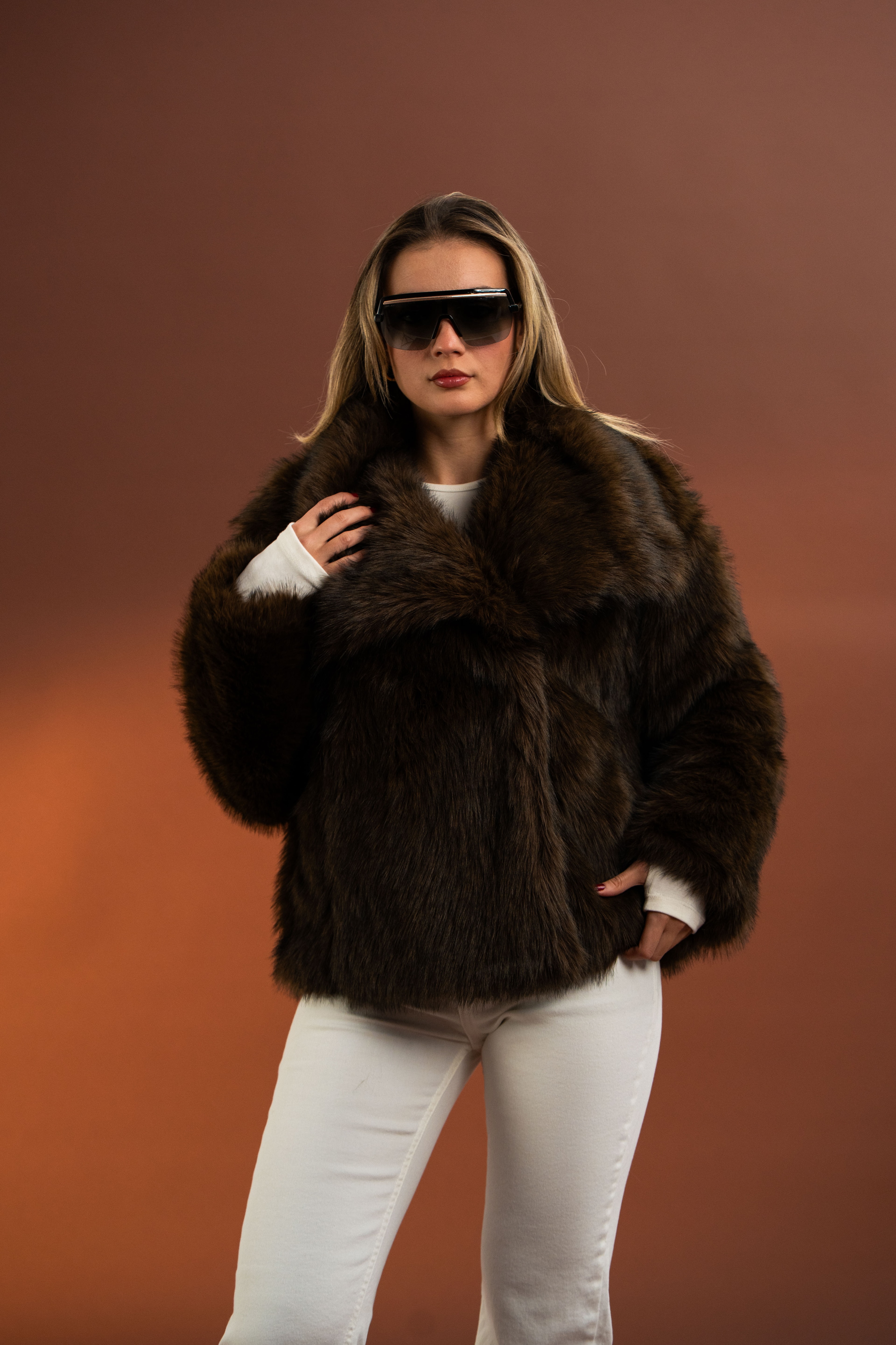 Geniş Yakalı ,Premium Kalite,Yapay Kürk-Kahve