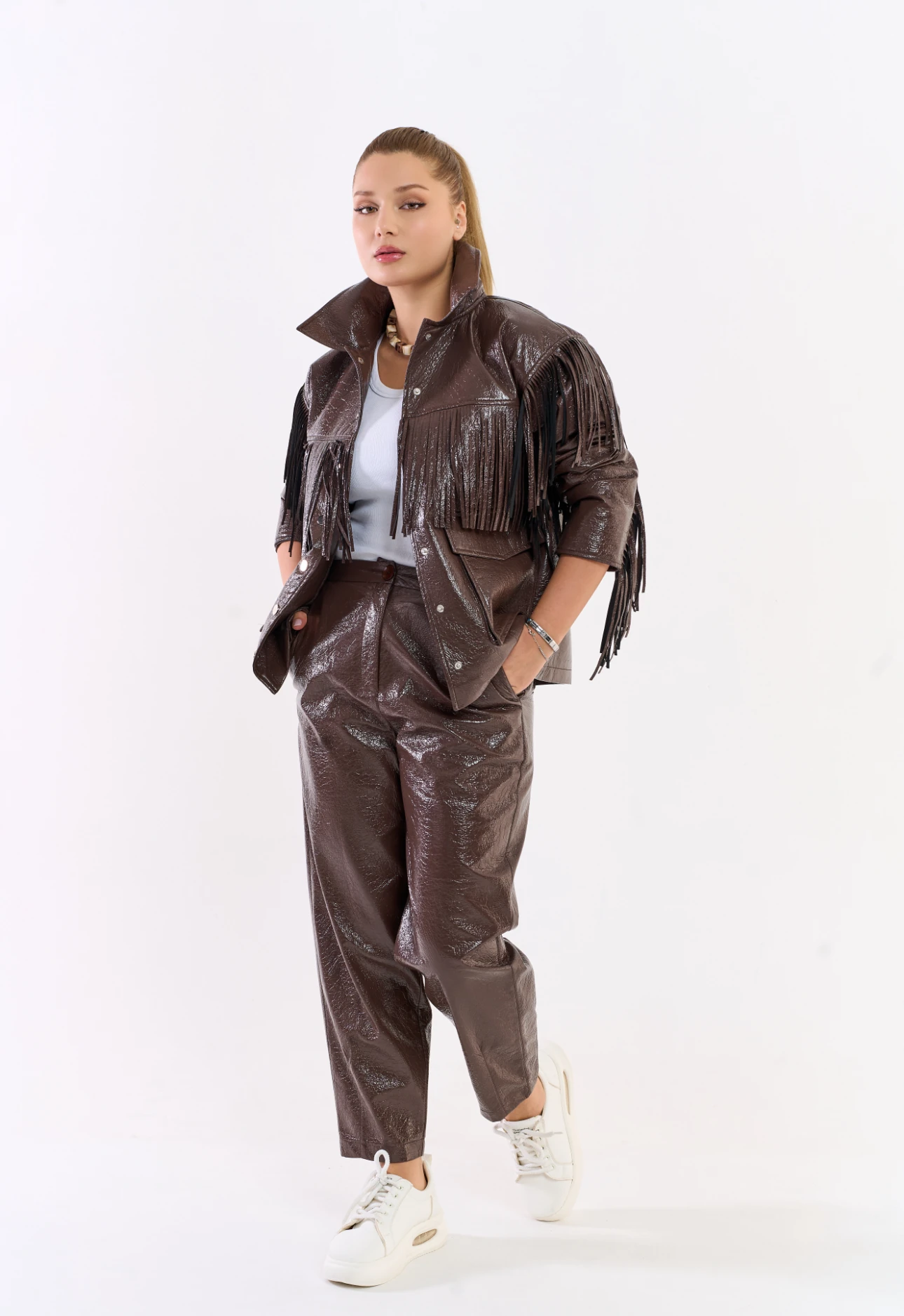 PüsküL Detaylı Rugan Takım-Kahve