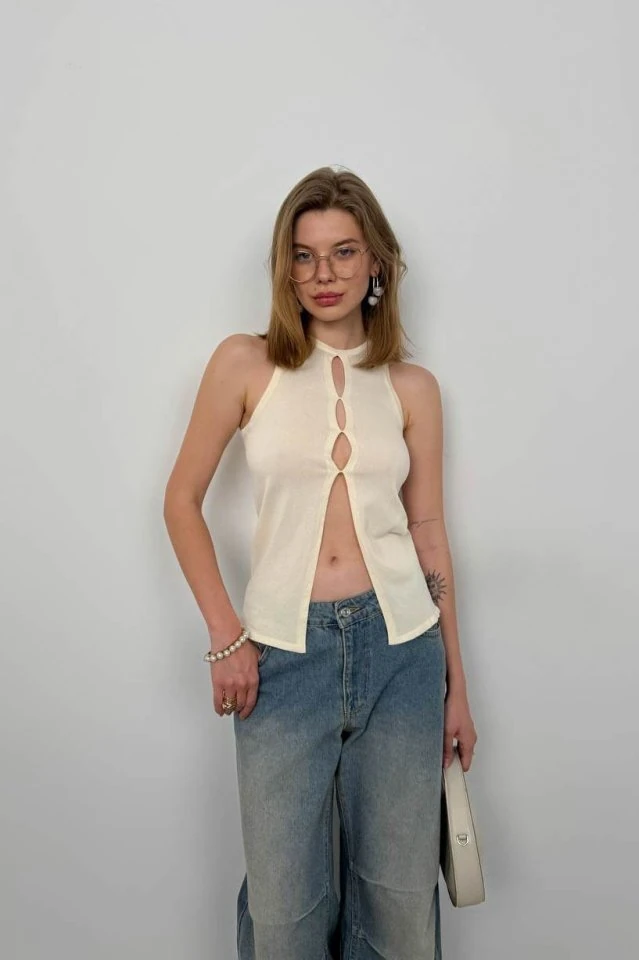 Halter Yaka Göğüs Detay Bluz