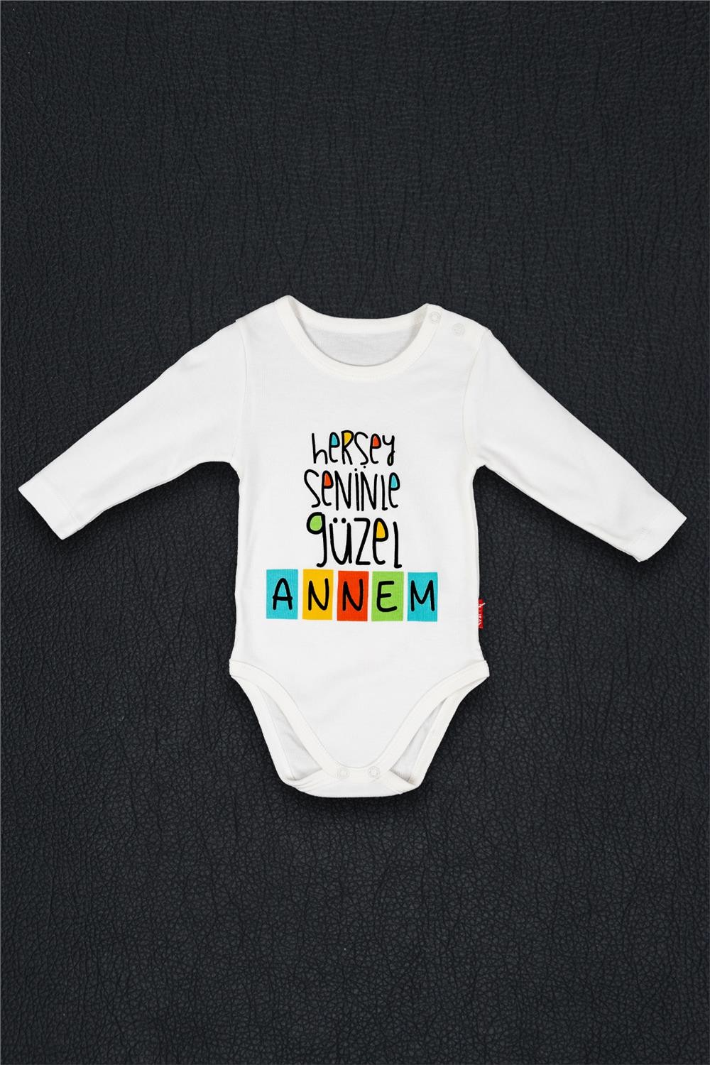 Unisex Bebek Beyaz Her Şey Seninle Güzel Annem Baskılı Alttan Çıtçıtlı Zıbın