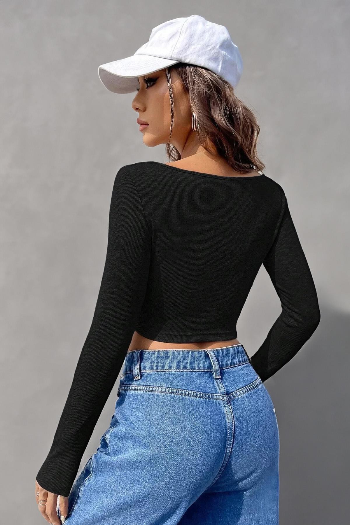 Kadın Siyah Fitted Slim Uzun Kollu Agraflı Göğüs Ve Göbek Dekolteli Crop