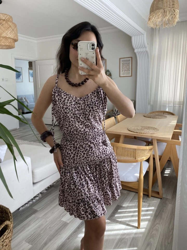 Kadın Askılı V Yaka Beli Pileli Leopar Desen Eteği Fırfırlı Süprem Elbise