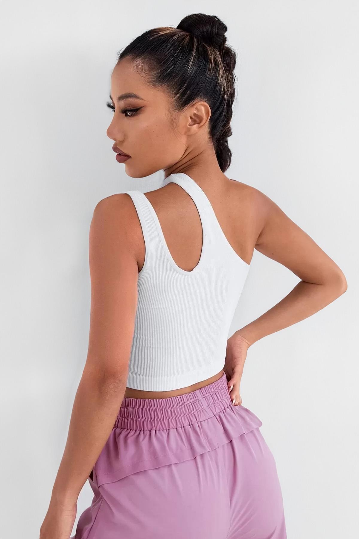 Kadın Beyaz Fitted Slim Tek Omuz Cut Out Detaylı Crop