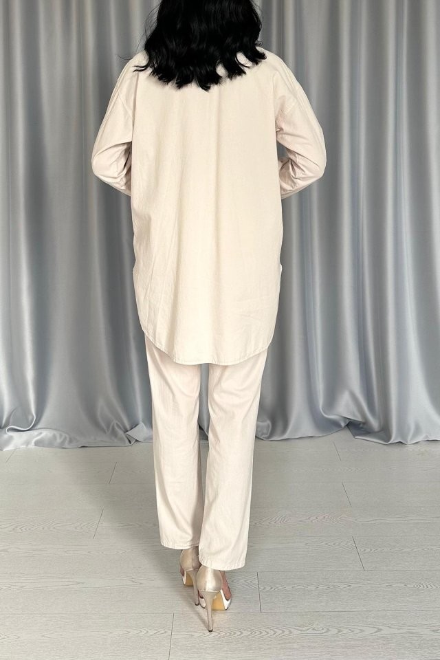 Bej Gömlek Ve Çıtçıtlı Pantolon Takım