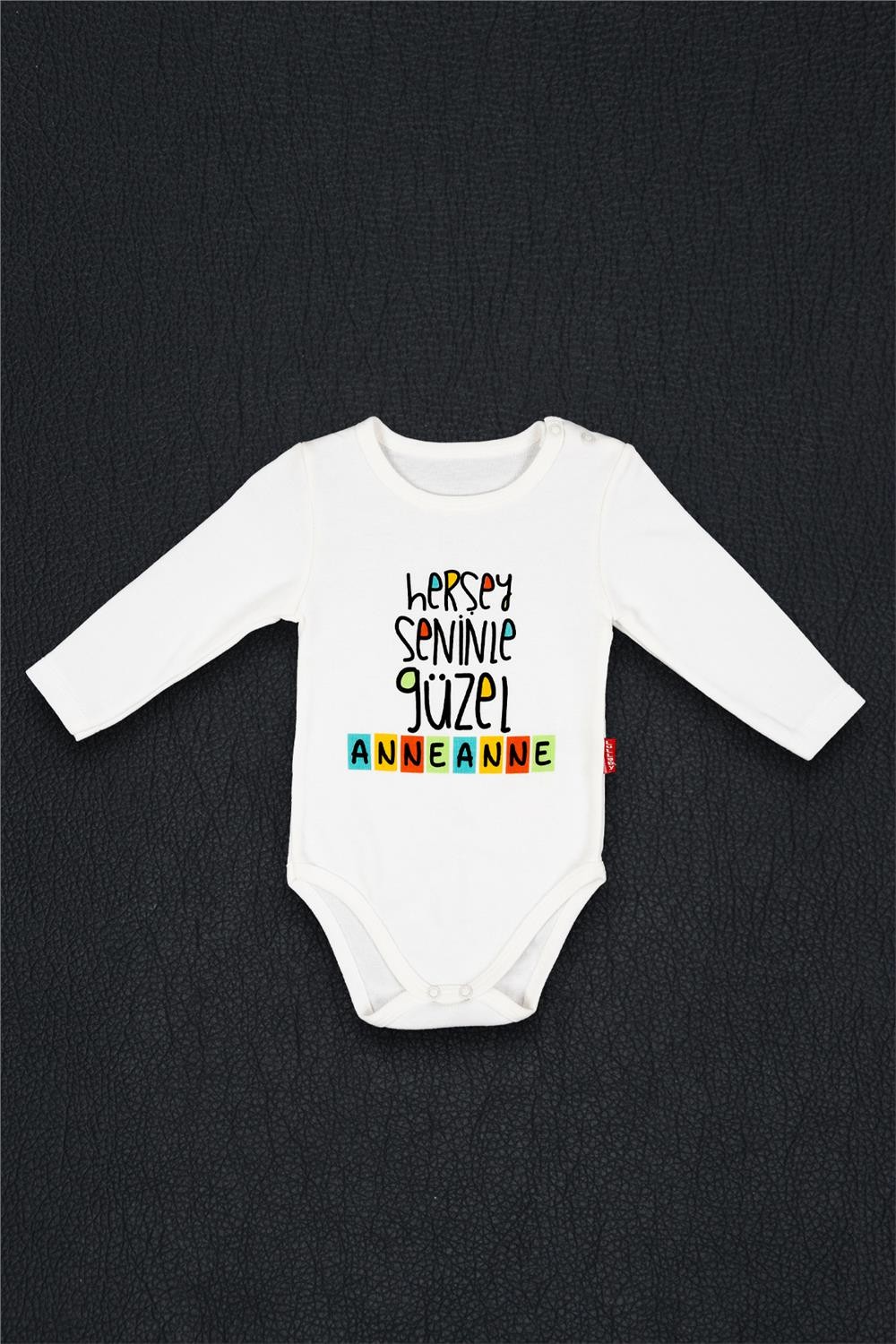 Unisex Bebek Beyaz Her Şey Seninle Güzel Anneanne Baskılı Alttan Çıtçıtlı Zıbın