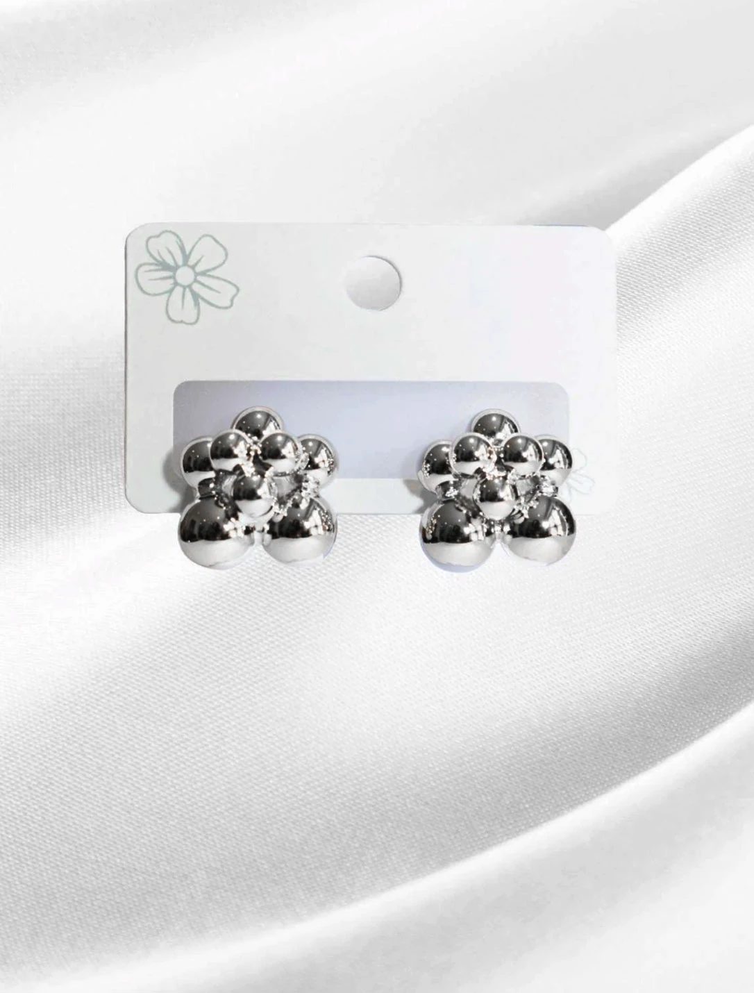 Çelik Gümüş Renk Parlak Bubble Taneli Model Kadın Küpe