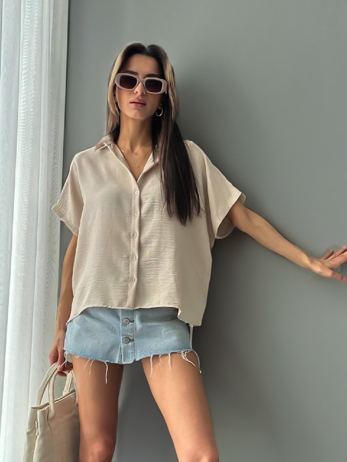 Kadın Keten Oversize Bej Sırt Dantel Detay Kısa Kollu Gömlek