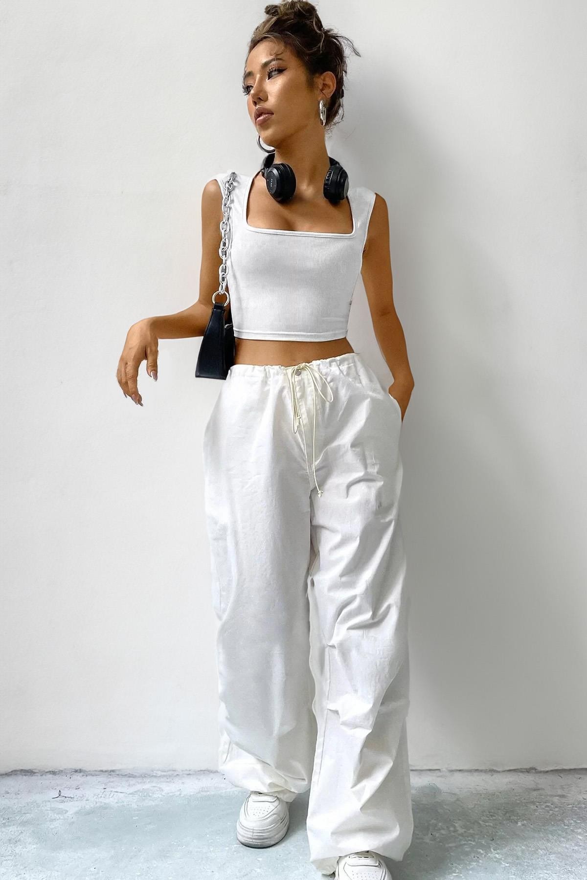 Kadın Beyaz Kare Yaka Kalın Omuz Detaylı Fitted Slim Crop