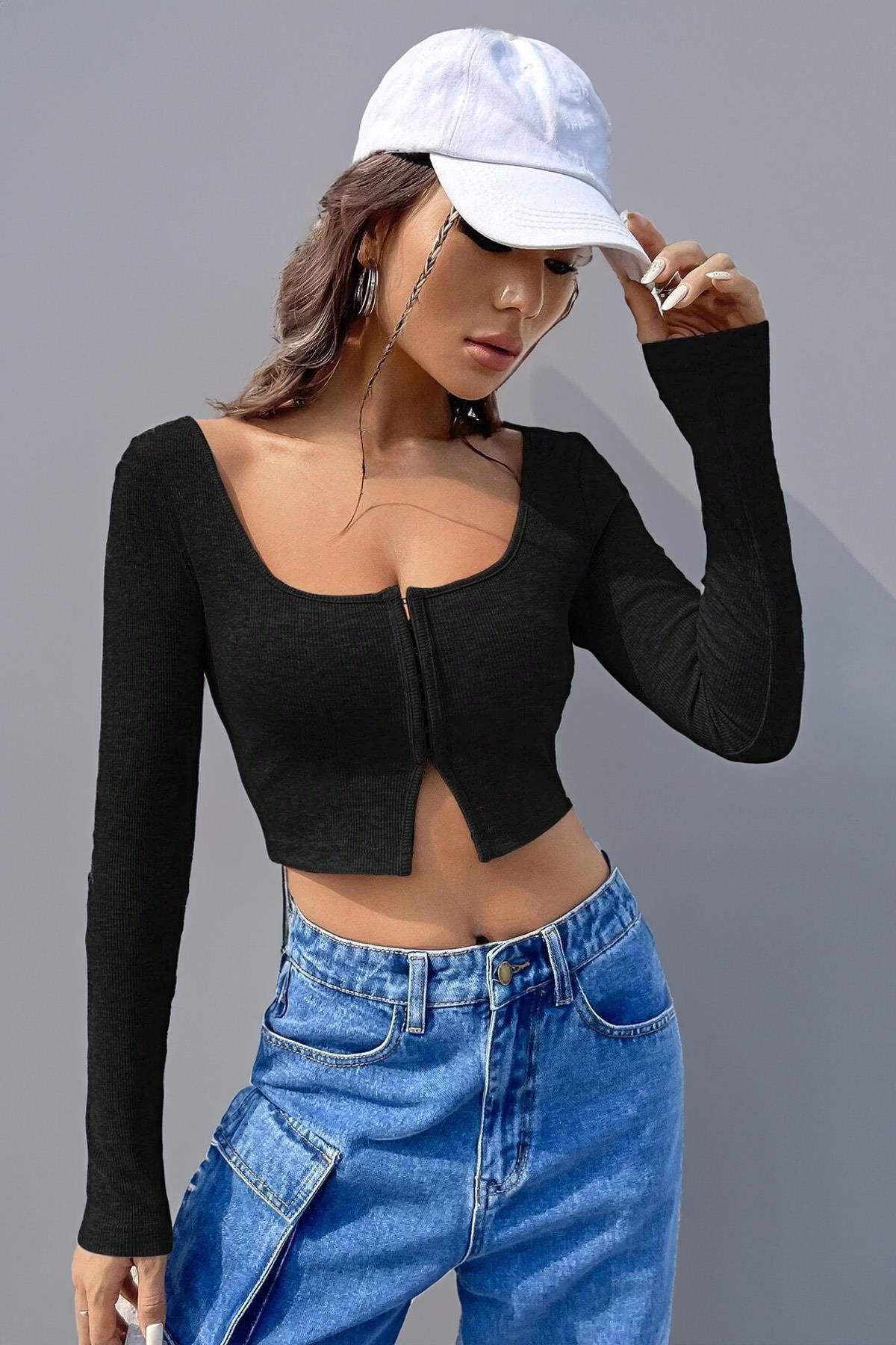 Kadın Siyah Fitted Slim Uzun Kollu Agraflı Göğüs Ve Göbek Dekolteli Crop