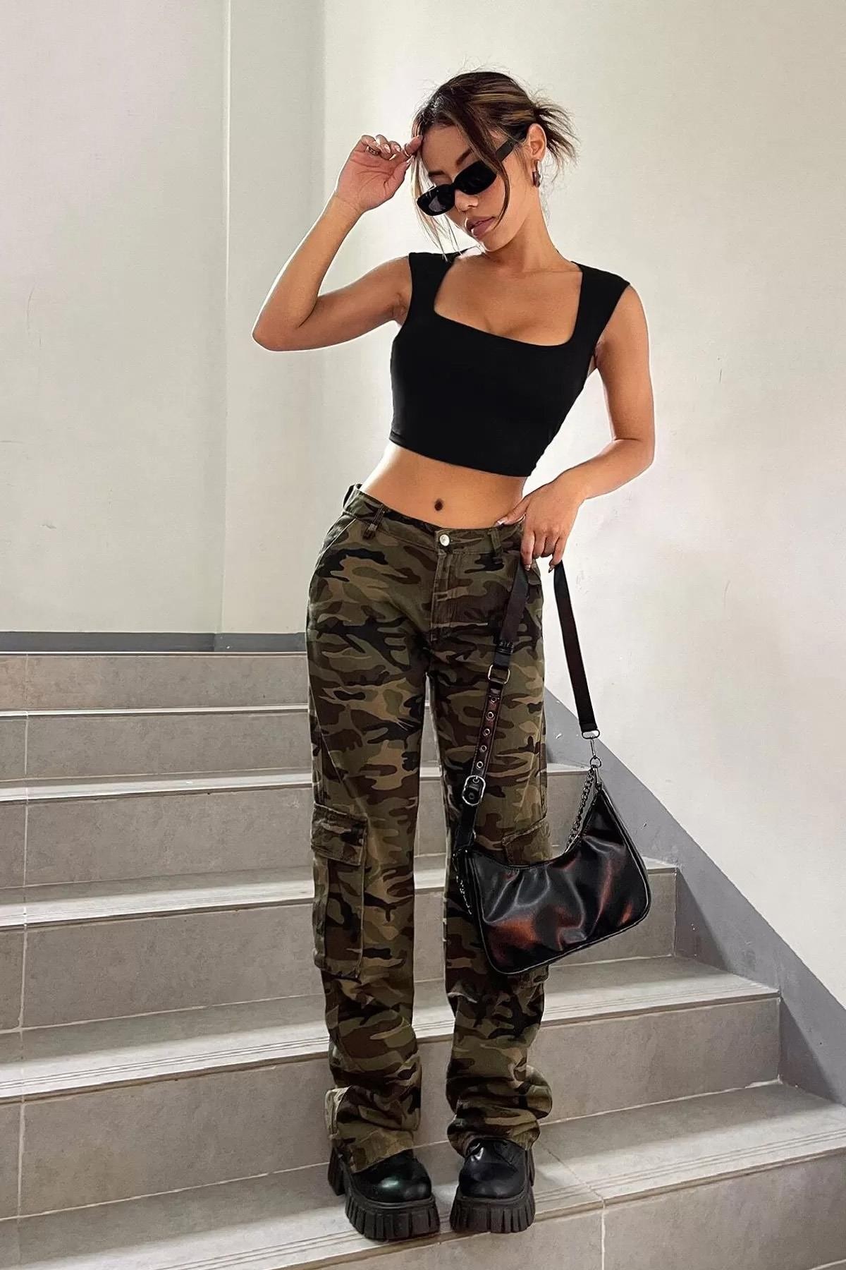 Kadın Siyah Kare Yaka Kalın Omuz Detaylı Fitted Slim Crop