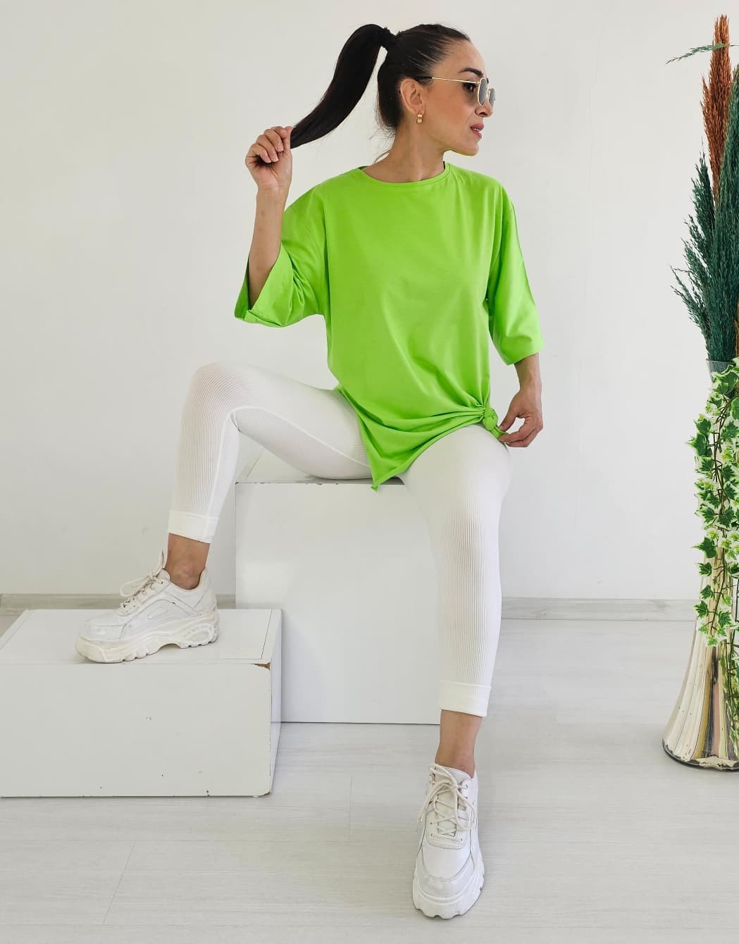 Yanları Yırtmaçlı Düz Tişört - NEON YEŞİL