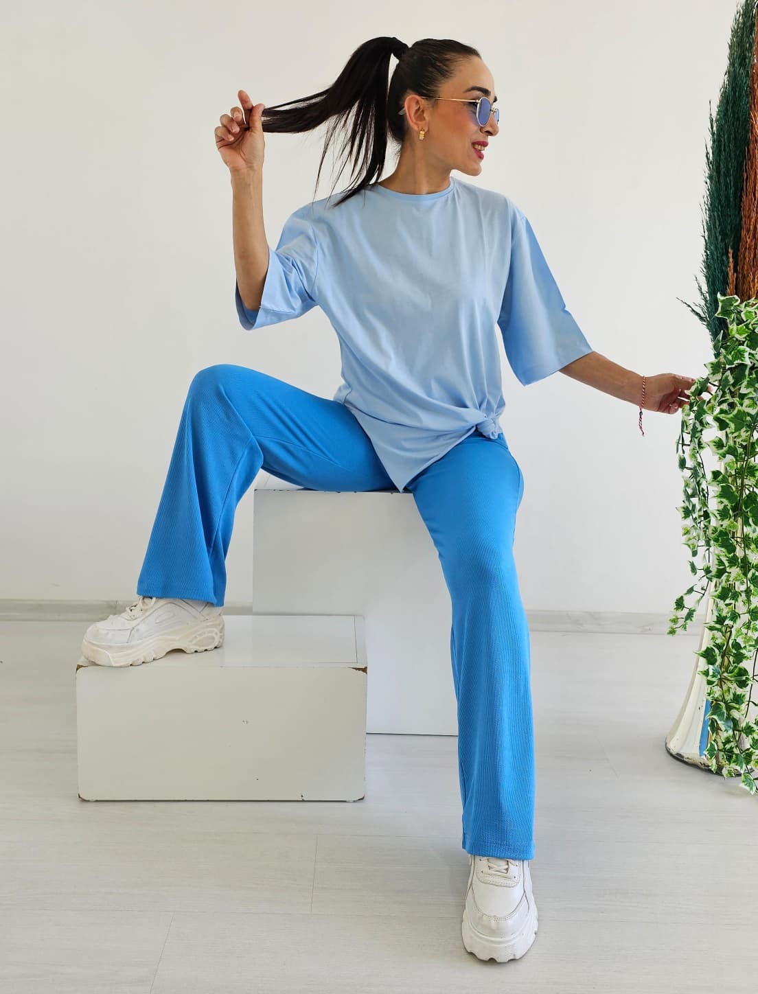 Yanları Yırtmaçlı Düz Tişört - BEBE MAVİ