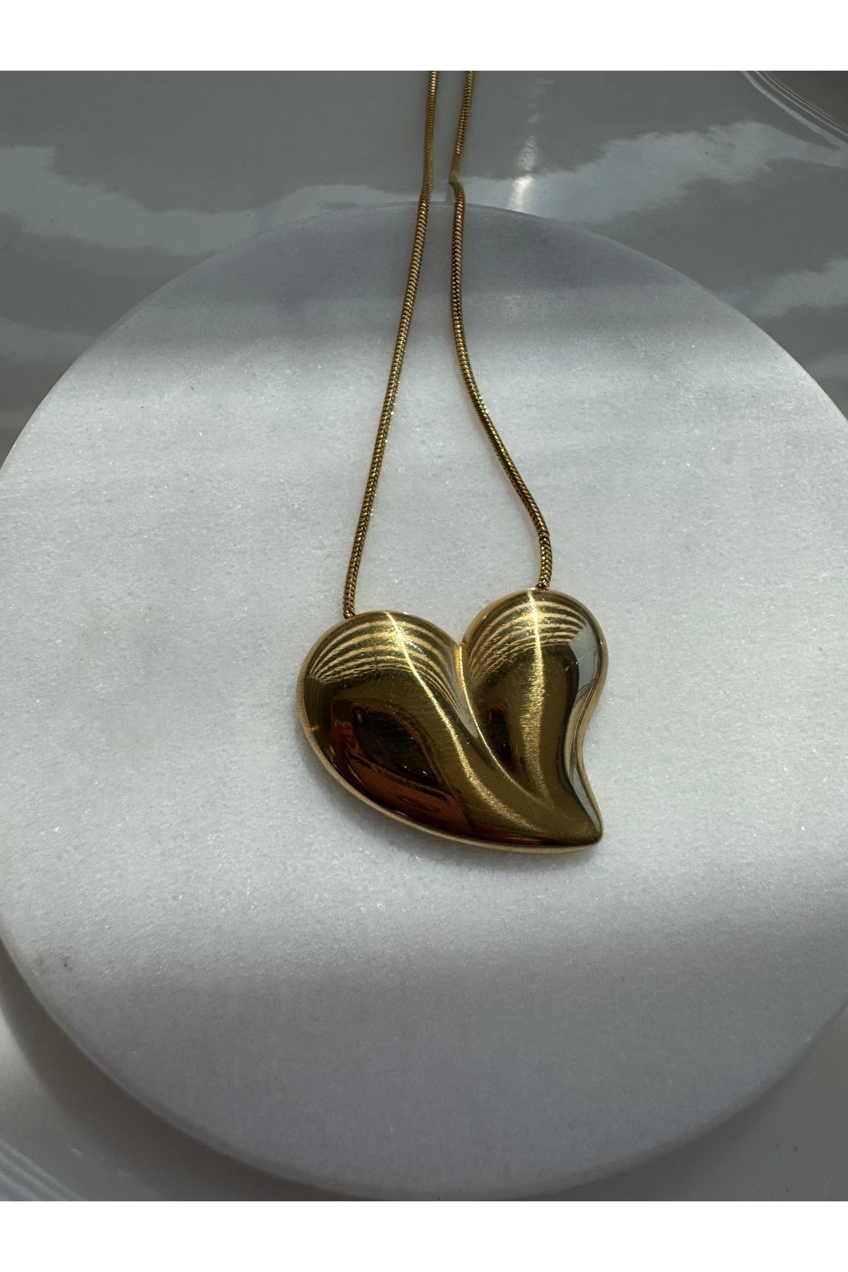 Kalp Detaylı Gold Çelik Kolye