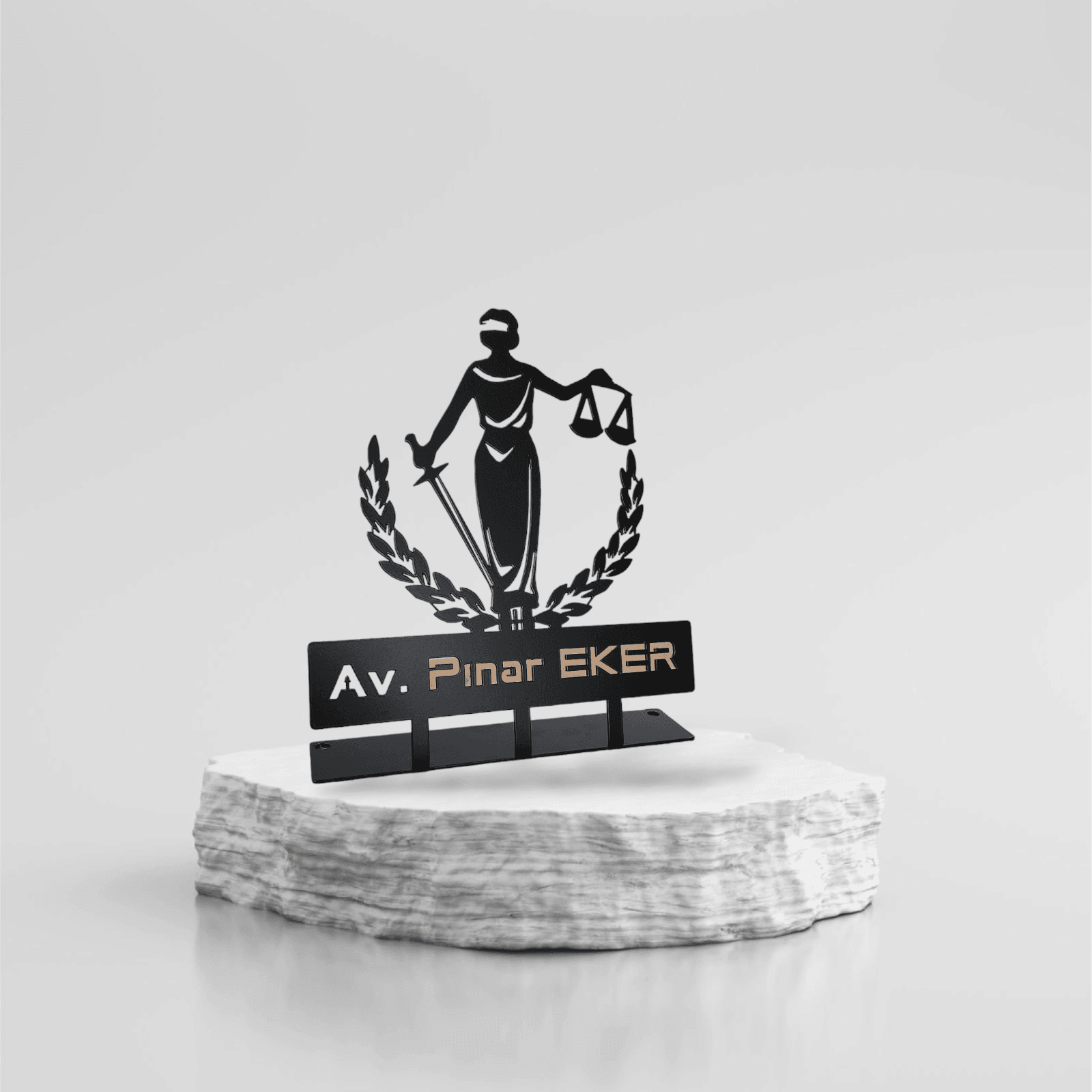 Avukatlara Özel İsimlik - Kişiye Özel Metal İsimlik - Avukat Themis Masa İsimliği