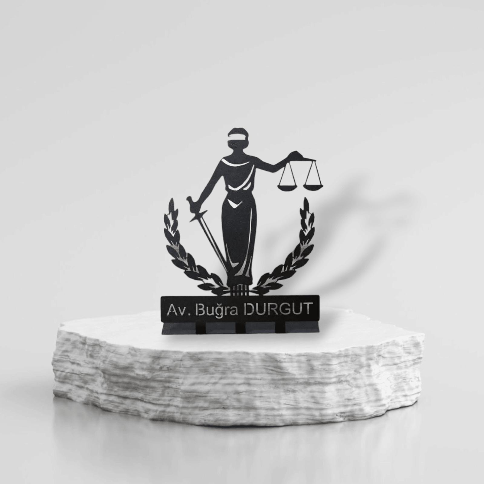 Avukatlara Özel İsimlik - Kişiye Özel Metal İsimlik - Avukat Themis Masa İsimliği
