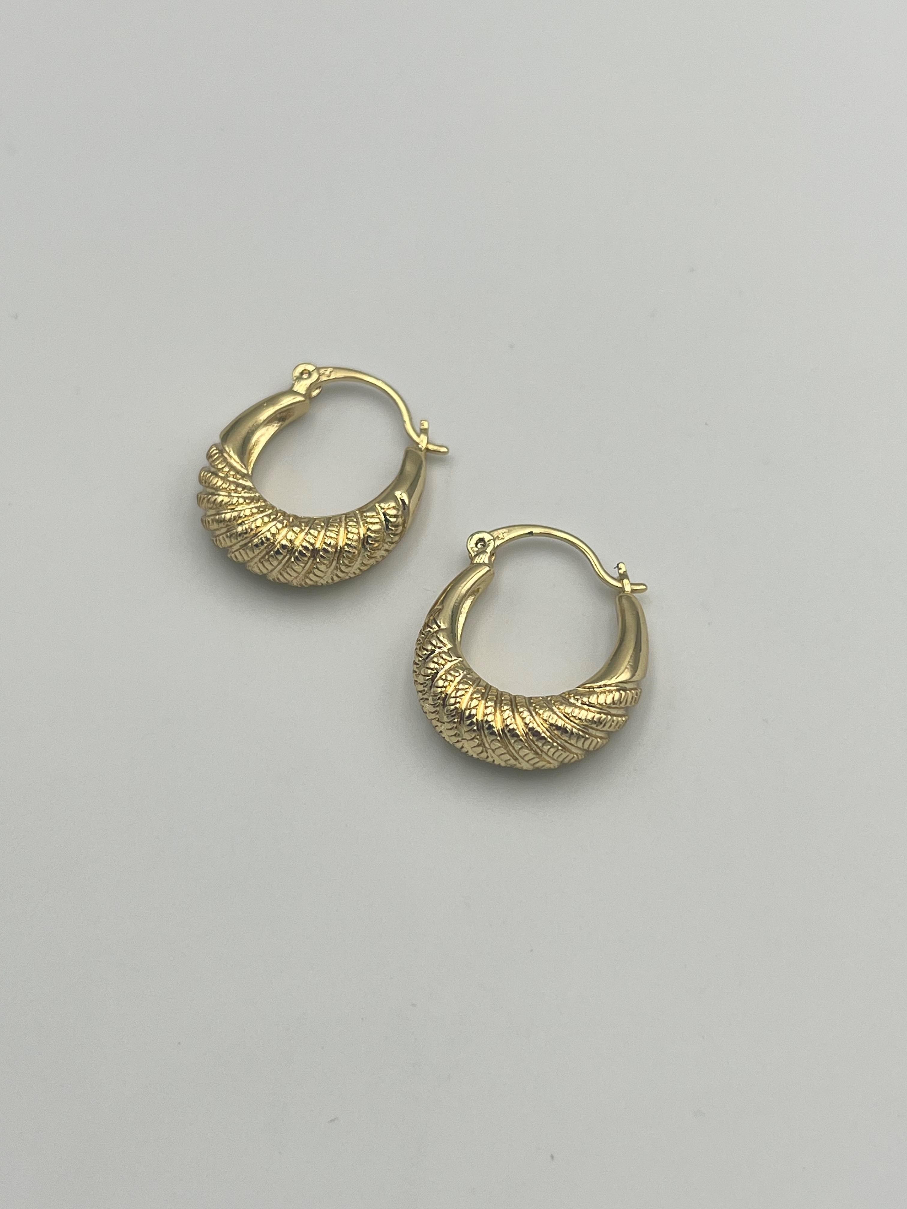 XUPİNG OVAL TAŞLI KÜPE (GOLD)