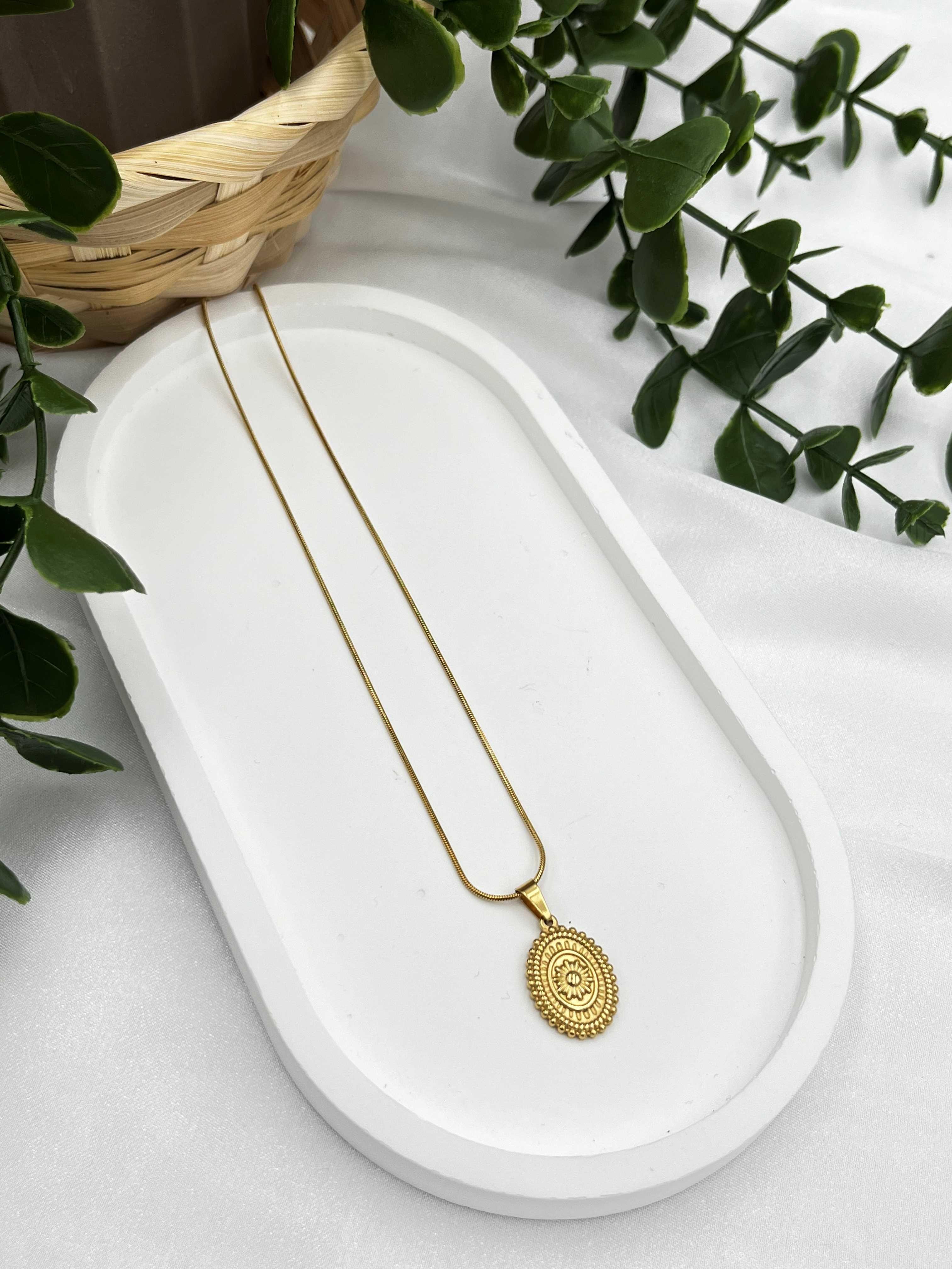 TILSIMLI ÇERÇEVE MODEL ÇELİK KOLYE (GOLD)