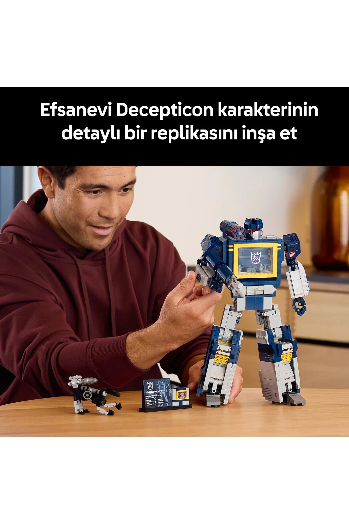 LEGO10358 Icons Transformers: Soundwave