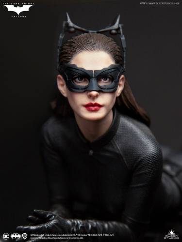 QUEEN STUDİOS CATWOMAN (ANNE HATHAWAY) ON BATPOD 1/6 SCALE STATUE