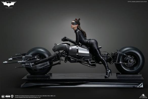 QUEEN STUDİOS CATWOMAN (ANNE HATHAWAY) ON BATPOD 1/6 SCALE STATUE