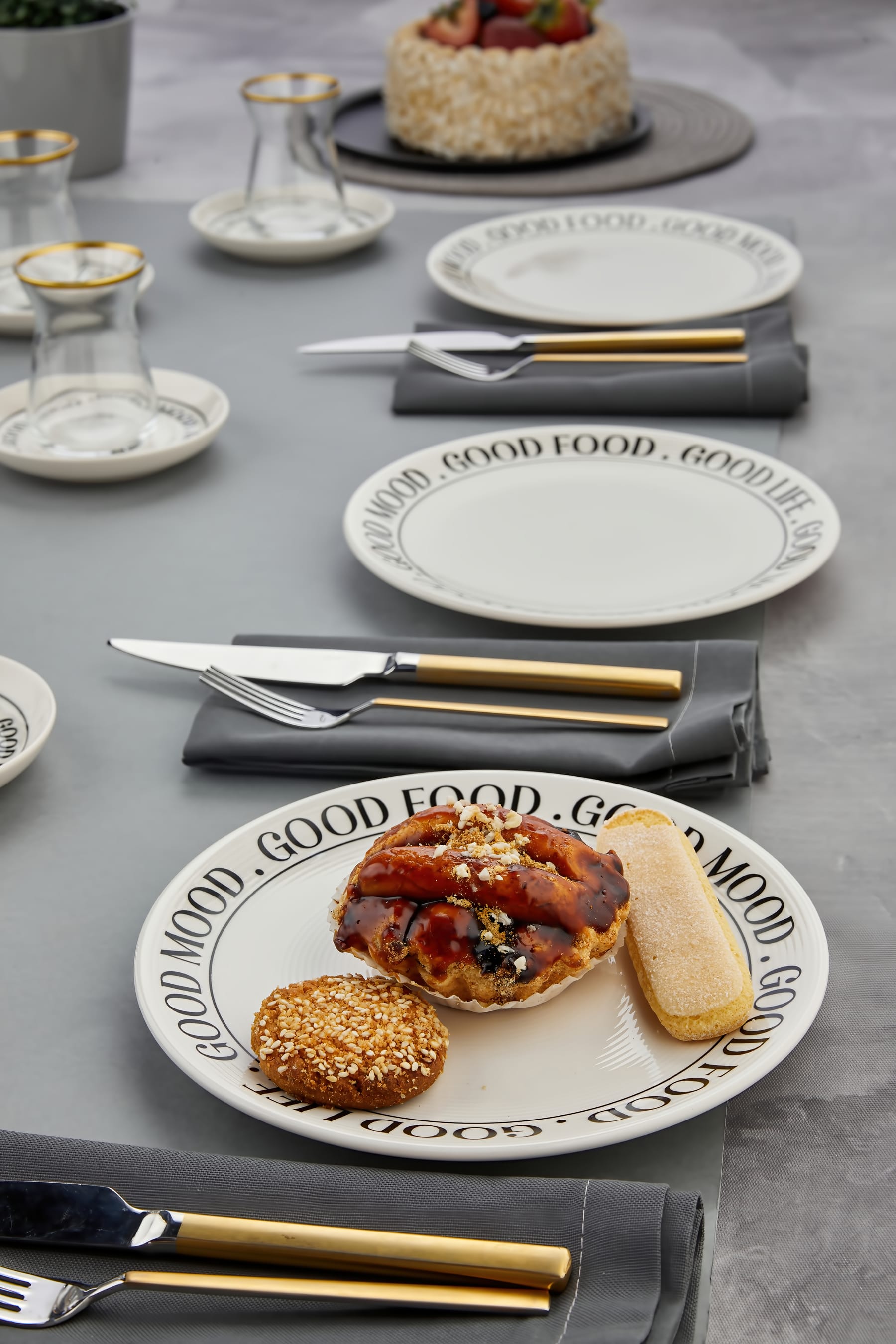 Good Mood, Good Food 18 Parça 6 Kişilik Pasta ve Çay Takımı – Şık Sunumlar ve Keyifli Sohbetler İçin