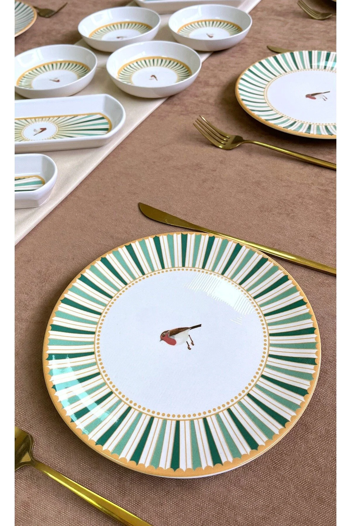 Sevda Kuşu Yeşil Kuş Desenli 14 Parça 6 Kişilik Kahvaltı Takımı – Doğanın Zarafetini Sofranıza Taşıyın