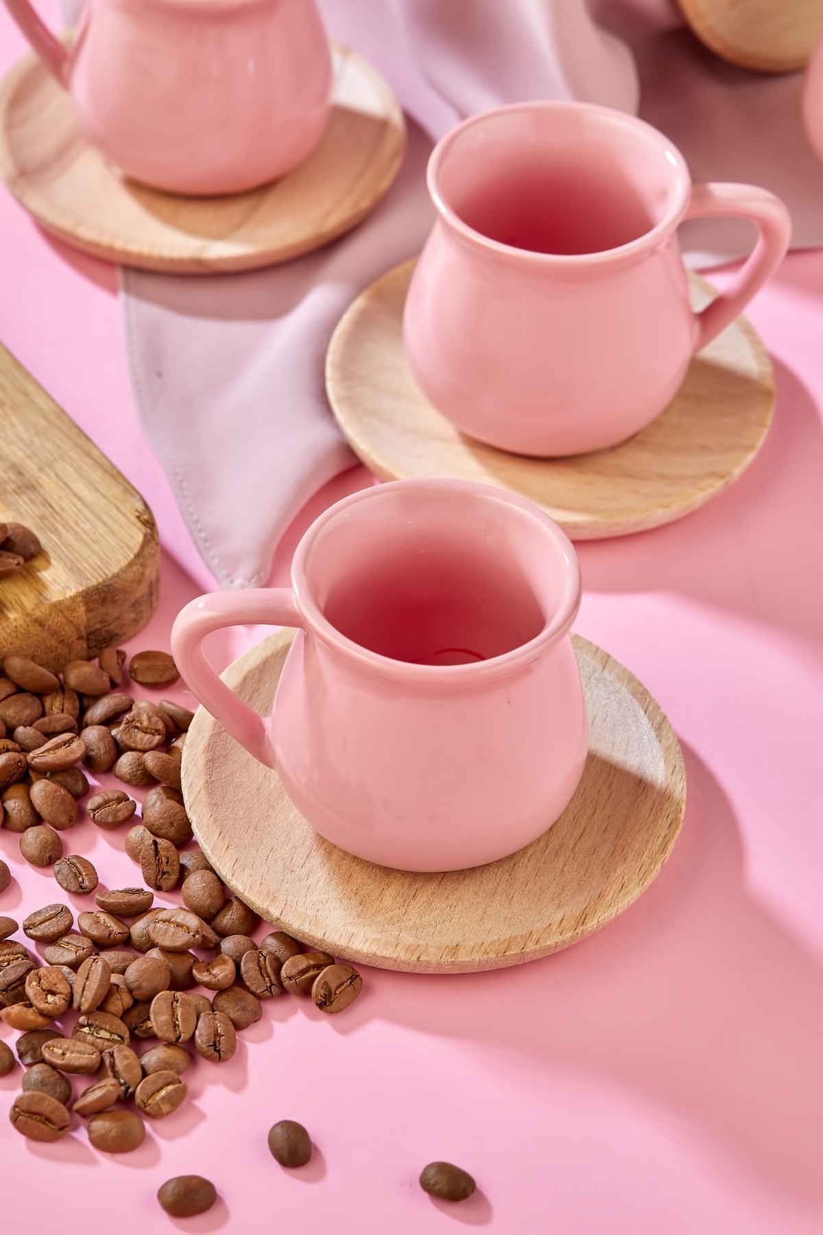 12 Parça Serenity Lüx Seramik 6 Kişilik Ahşap Tabaklı Kahve Pembe Fincan Takımı, Seti