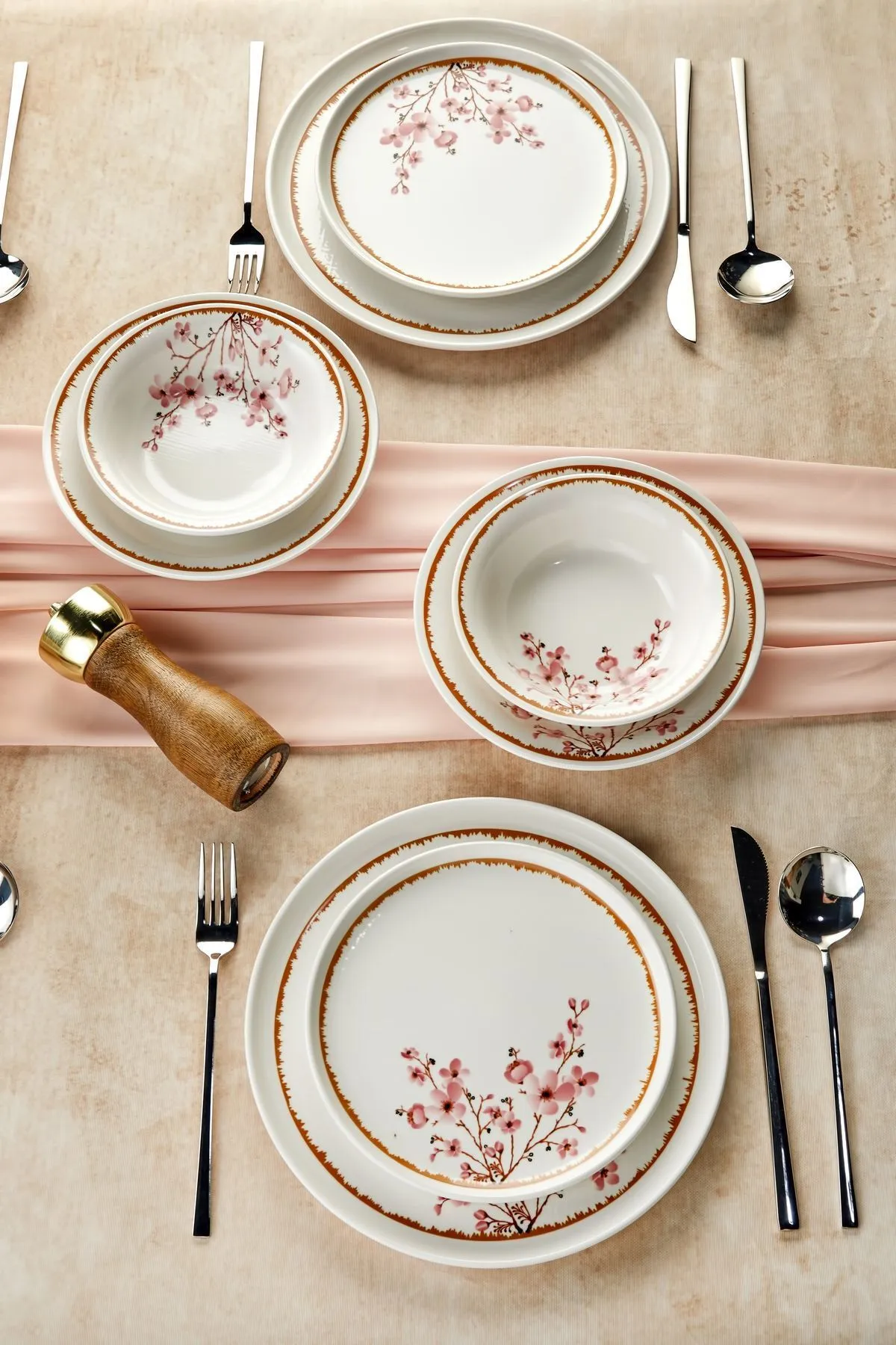 Pembe Sakura 24 Parça 6 Kişilik Yemek Takımı – Zarif Kiraz Çiçeği Deseni ve Pastel Pembe Şıklığı