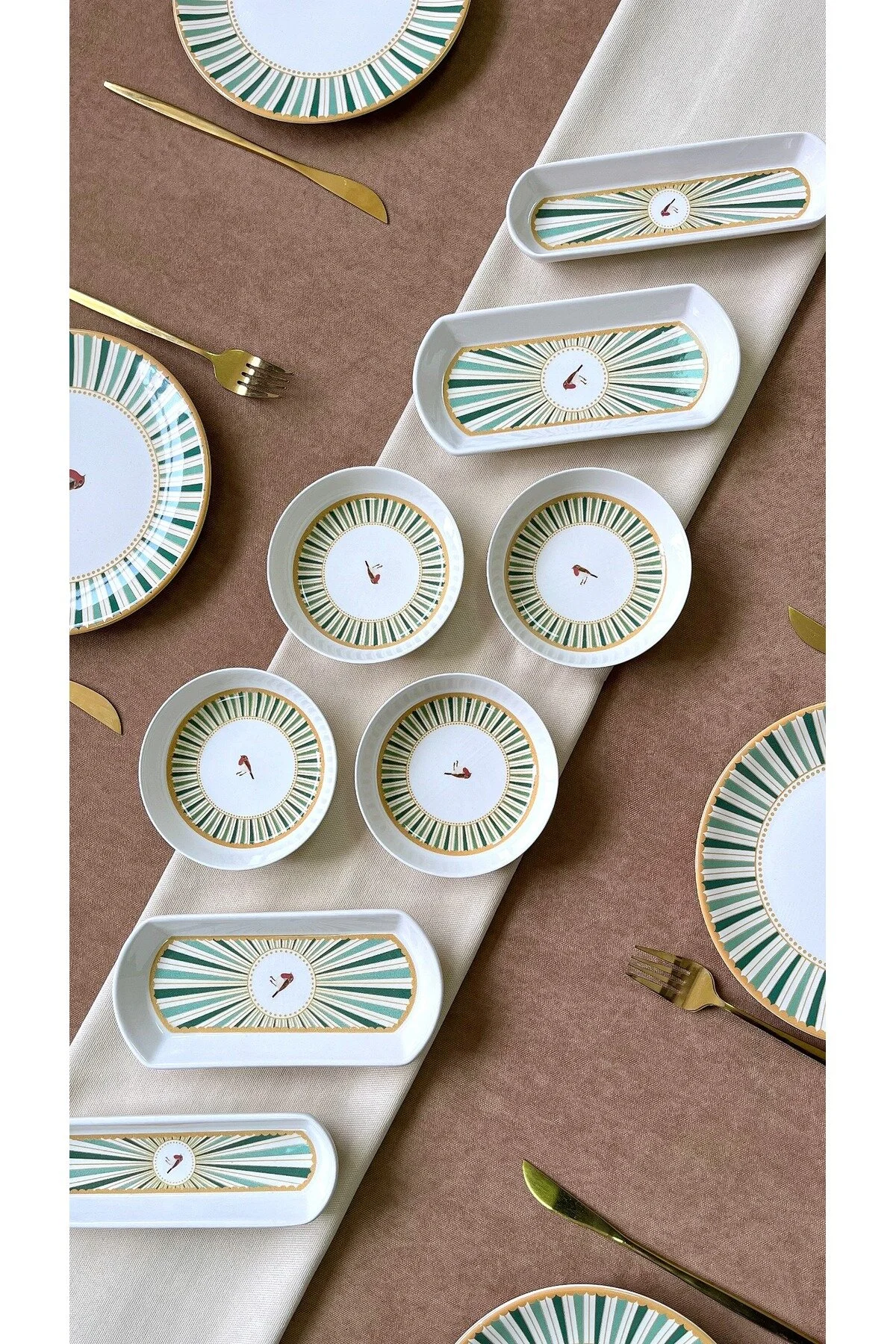 Sevda Kuşu Yeşil Kuş Desenli 14 Parça 6 Kişilik Kahvaltı Takımı – Doğanın Zarafetini Sofranıza Taşıyın