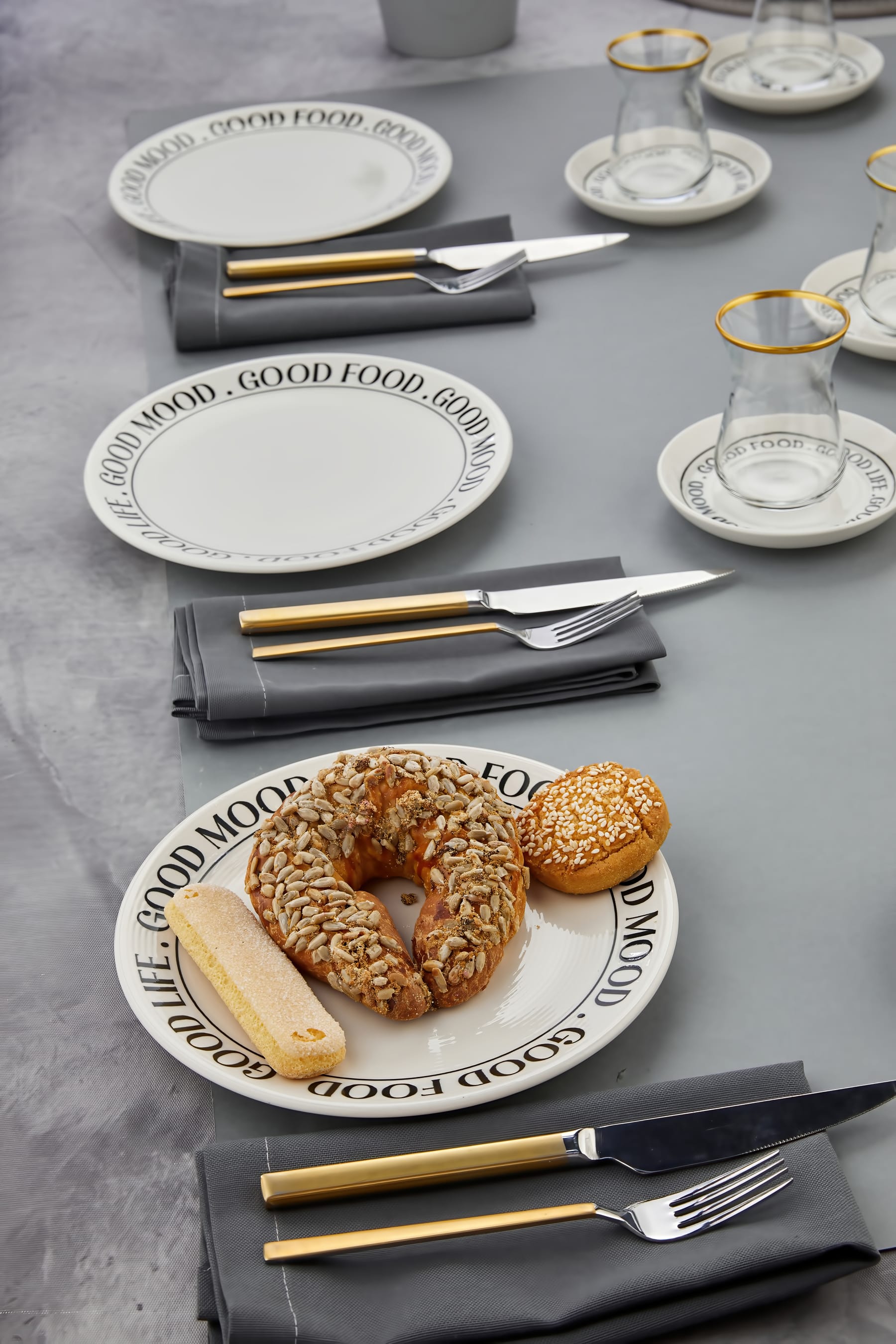Good Mood, Good Food 18 Parça 6 Kişilik Pasta ve Çay Takımı – Şık Sunumlar ve Keyifli Sohbetler İçin