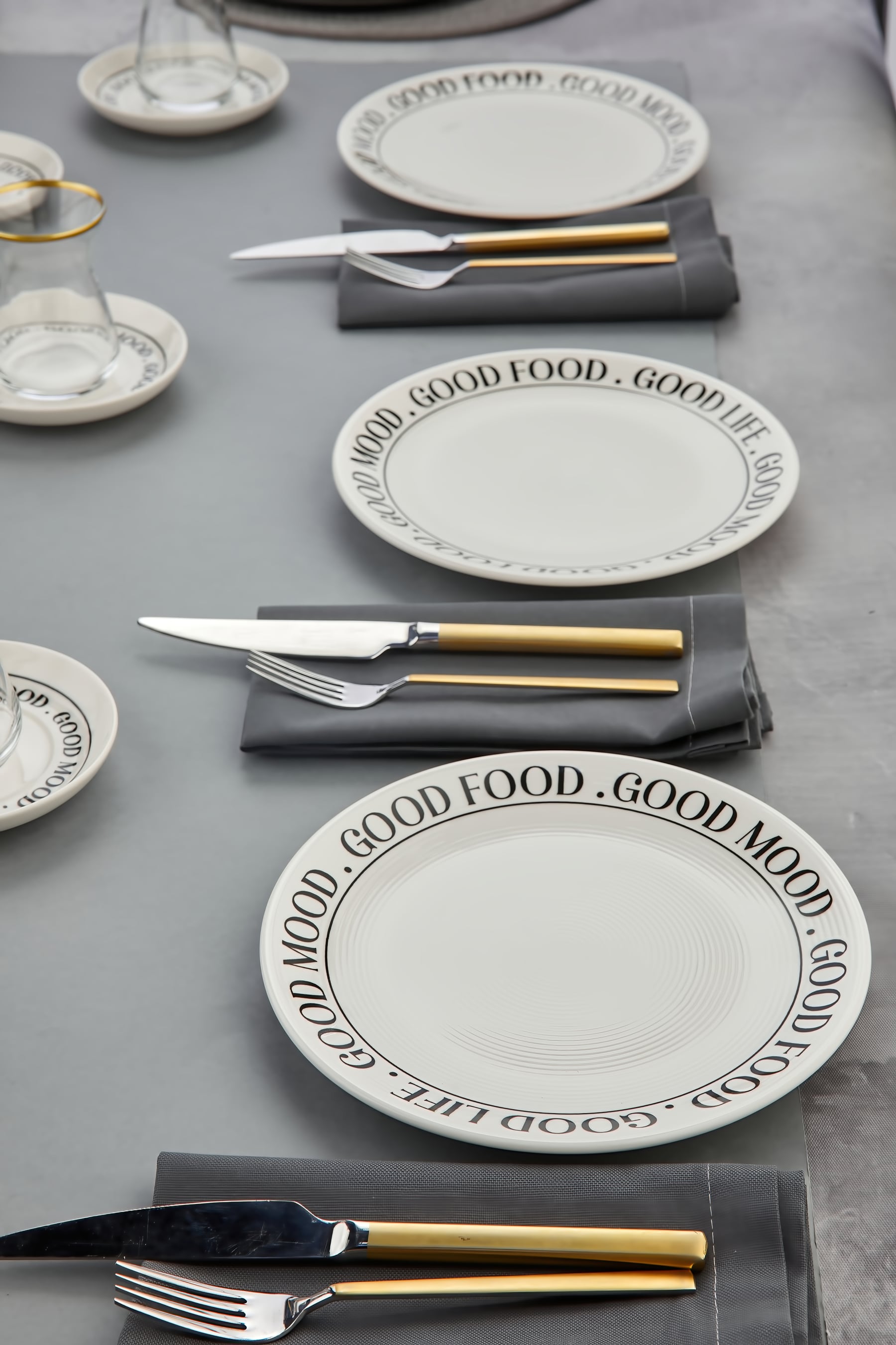 Good Mood, Good Food 18 Parça 6 Kişilik Pasta ve Çay Takımı – Şık Sunumlar ve Keyifli Sohbetler İçin