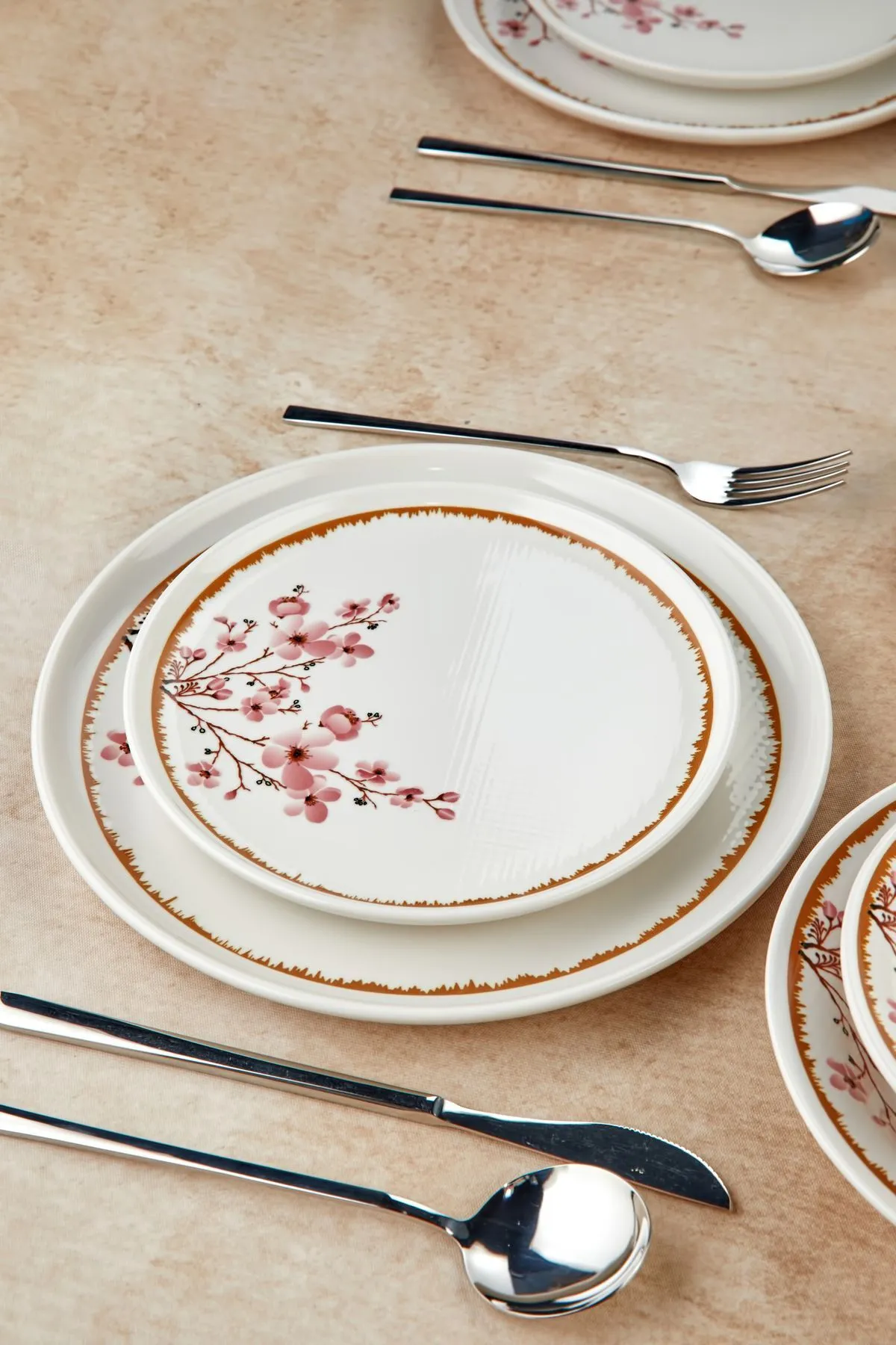 Pembe Sakura 24 Parça 6 Kişilik Yemek Takımı – Zarif Kiraz Çiçeği Deseni ve Pastel Pembe Şıklığı