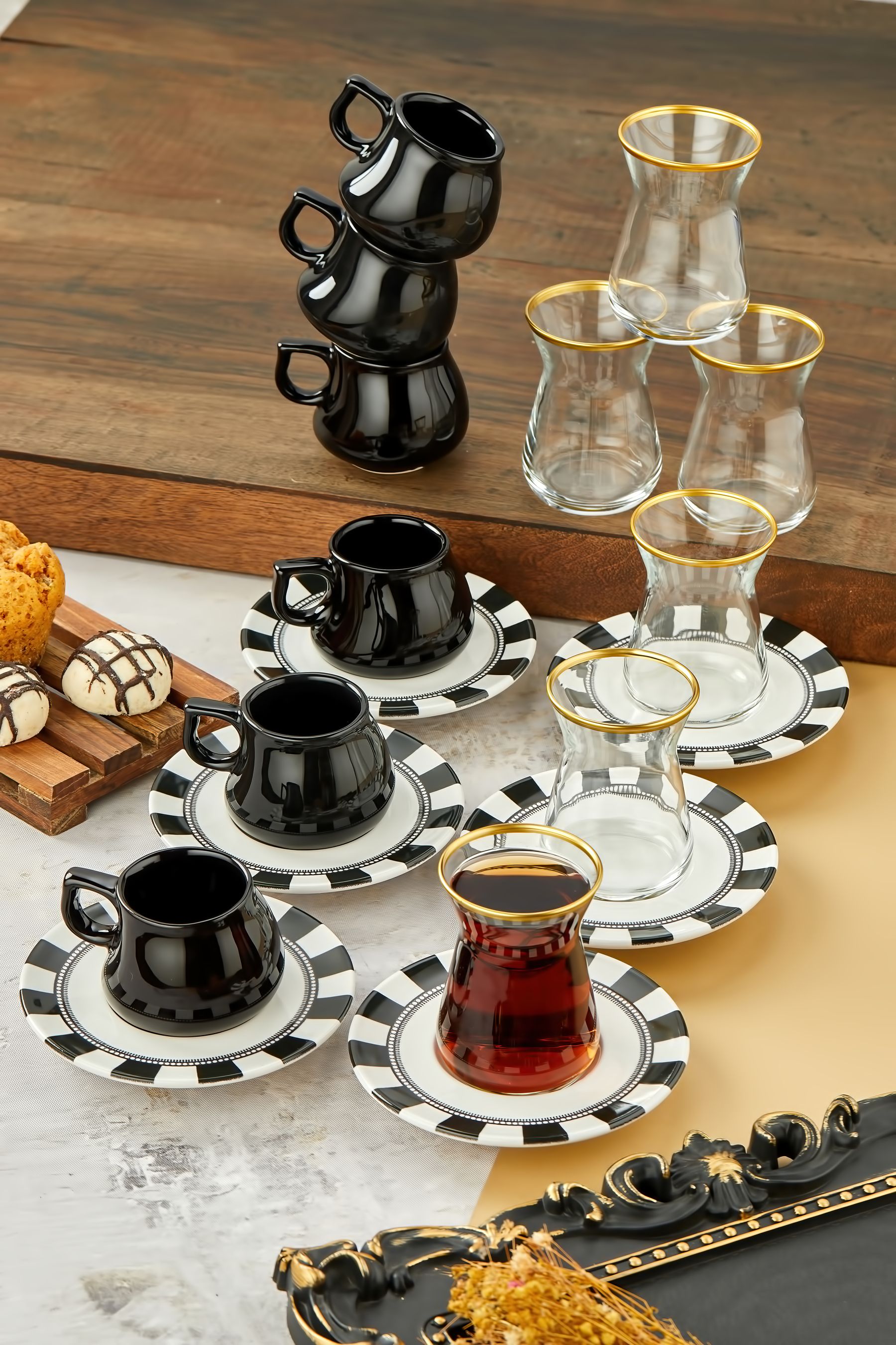 Karaca Model Özel Seri 18 Parça Kahve Fincan Takımı ve Çay Seti