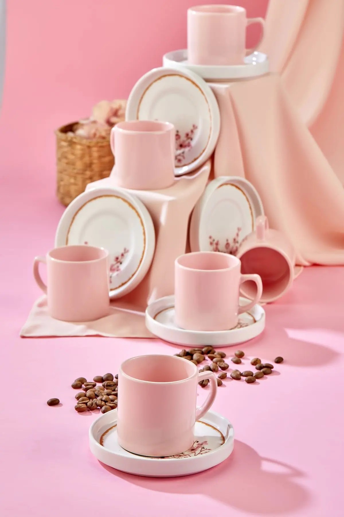 Sakura Pembe 12 Parça 6 Kişilik Kahve Fincan Takımı – Zarif Çiçek Deseni ile Romantik Kahve Sunumları