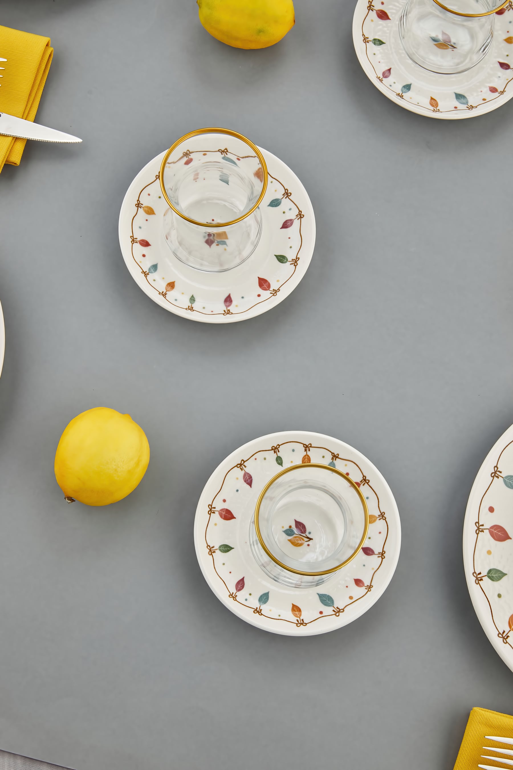 Renkli Çiçek Motifli 18 Parça 6 Kişilik Pasta ve Çay Seti – Zarif Sunumlar ve Keyifli Sohbetler İçin