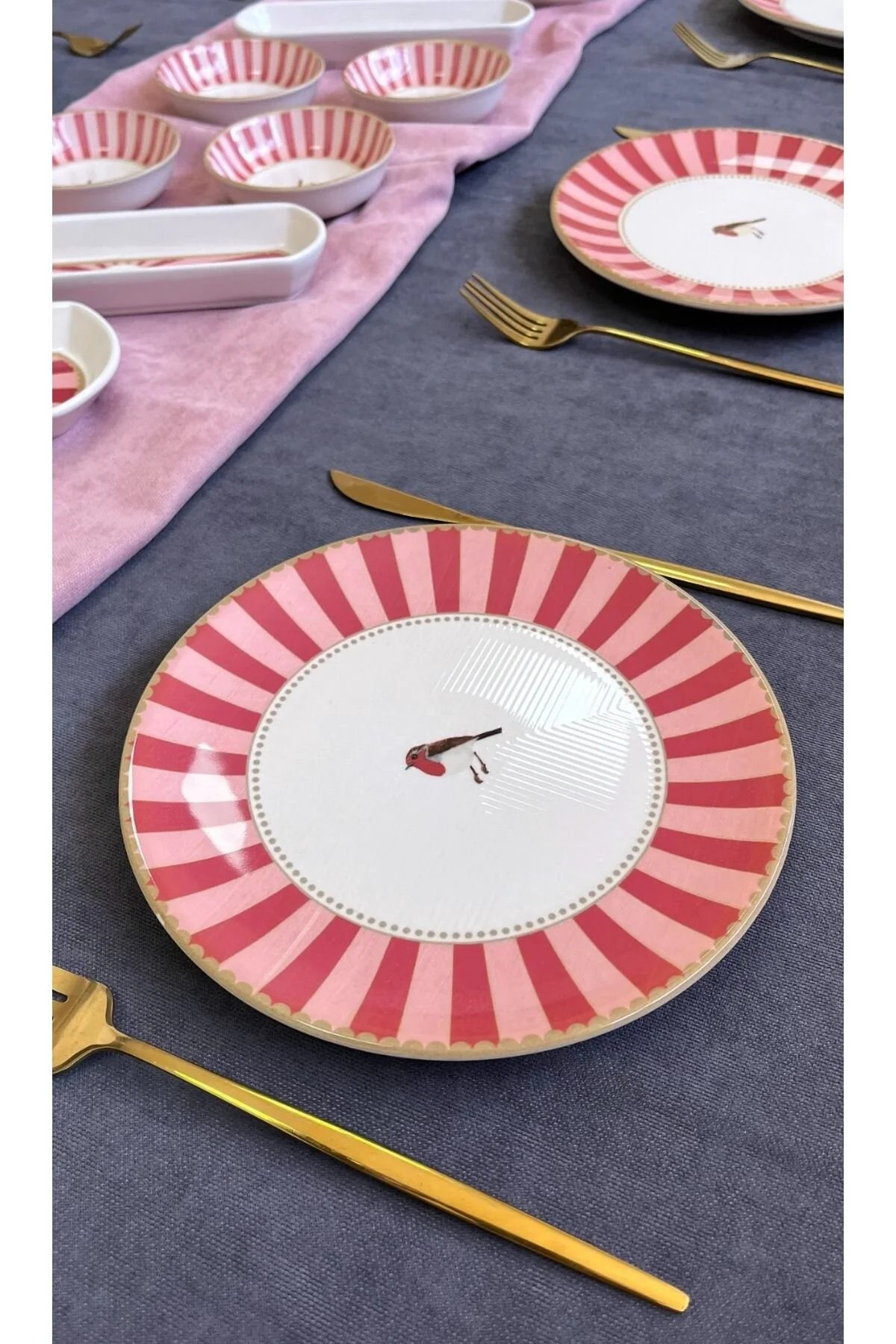 Love Birds Kırmızı Kuş Desenli 14 Parça 6 Kişilik Kahvaltı Takımı, Seti