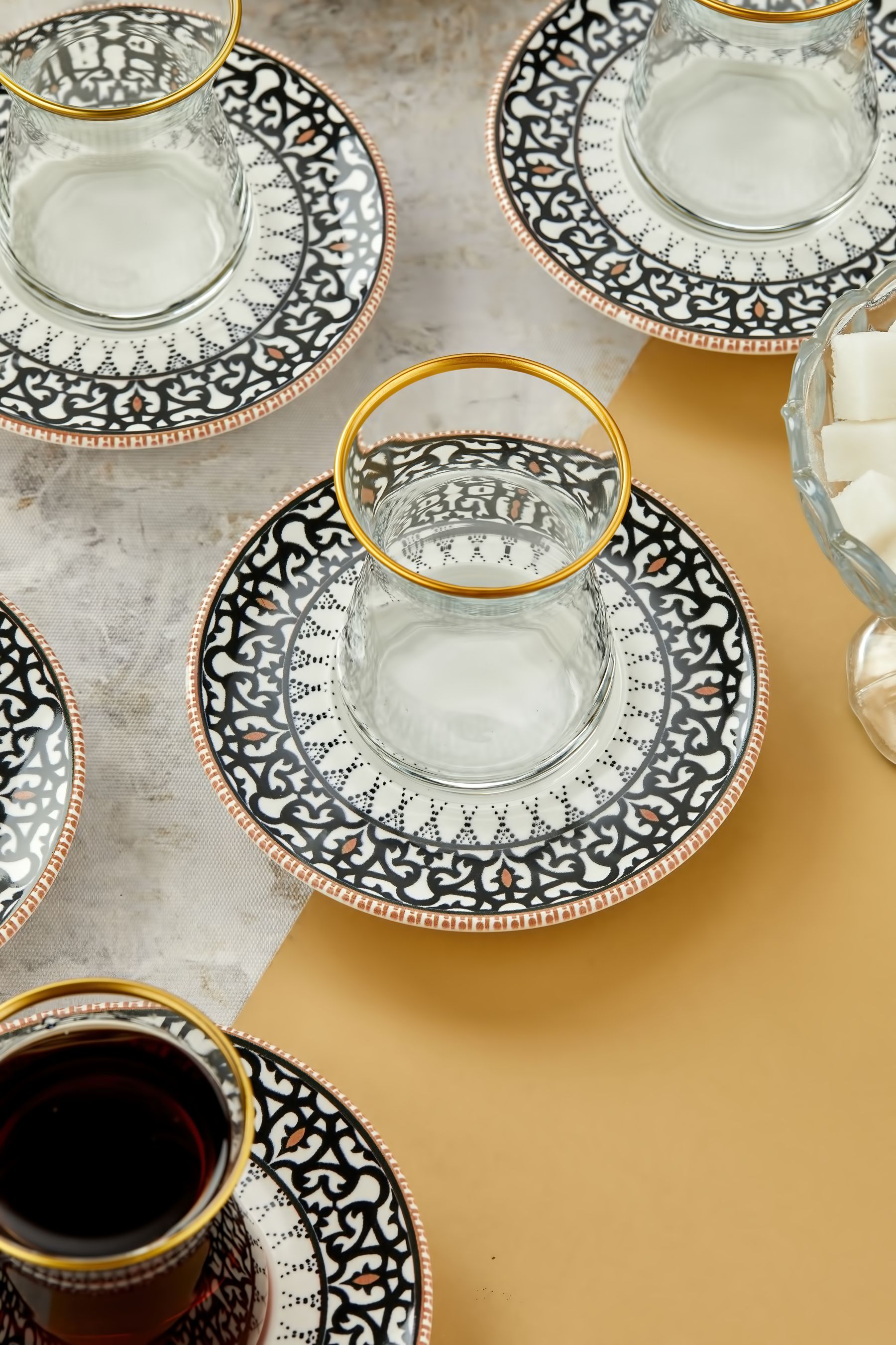 Siyah Motifli Gold 12 Parça 6 Kişilik Çay Bardağı ve Tabağı, Çay Takımı, Çay Seti